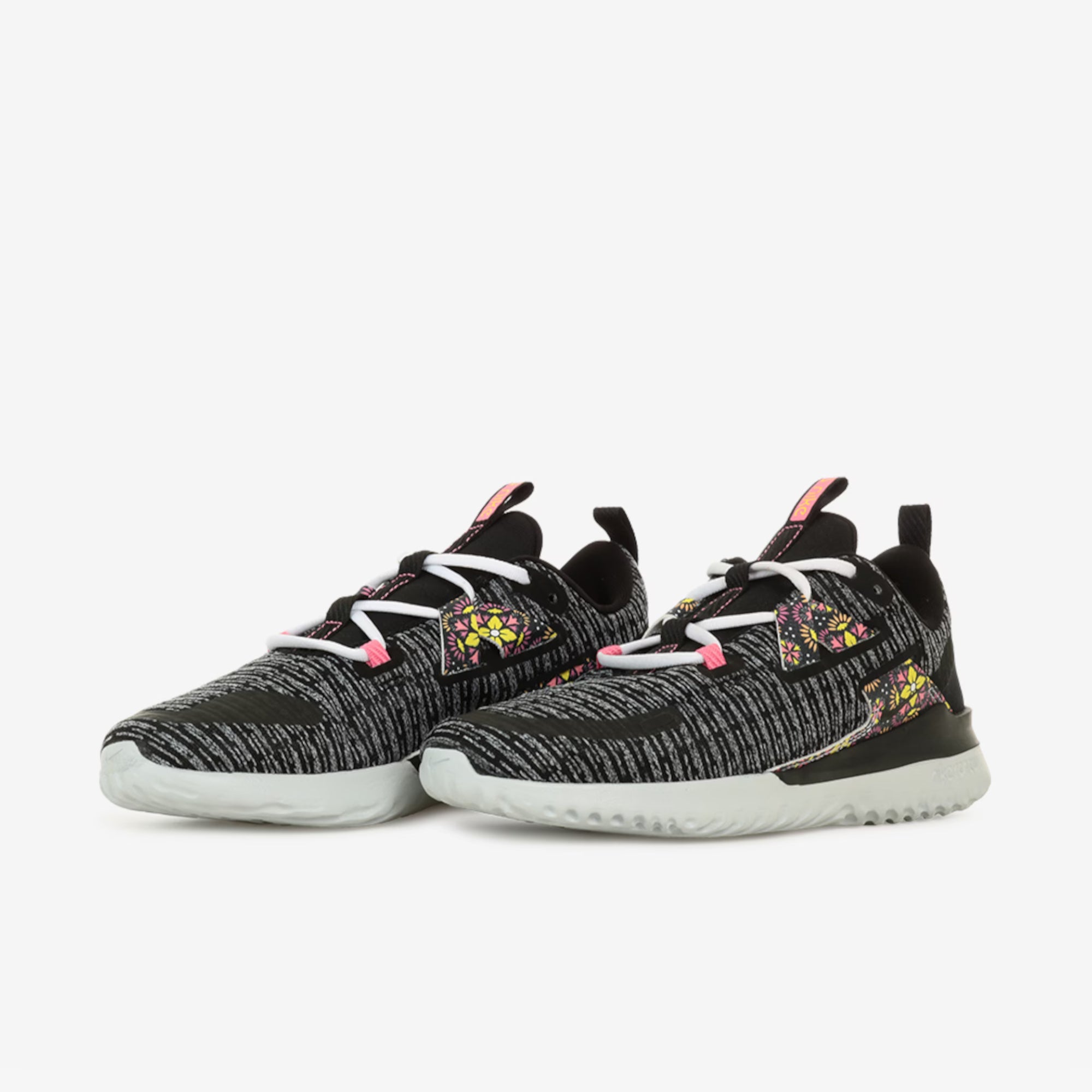 Дамски маратонки Nike Renew Arena - BQ9265-100 отпред