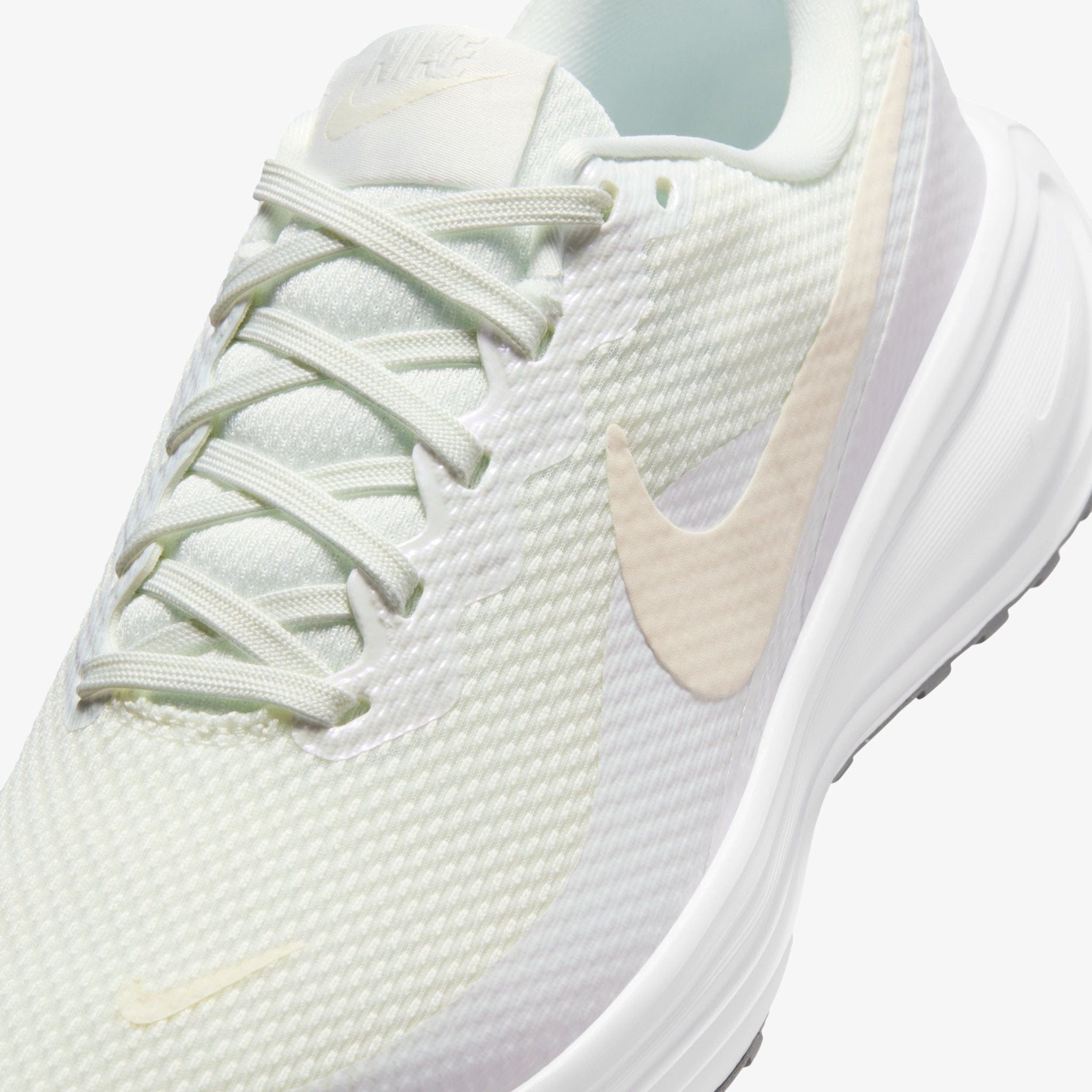 Дамски маратонки Nike Revolution 8 Road Running Shoes - HJ8485-105 детайл отпред
