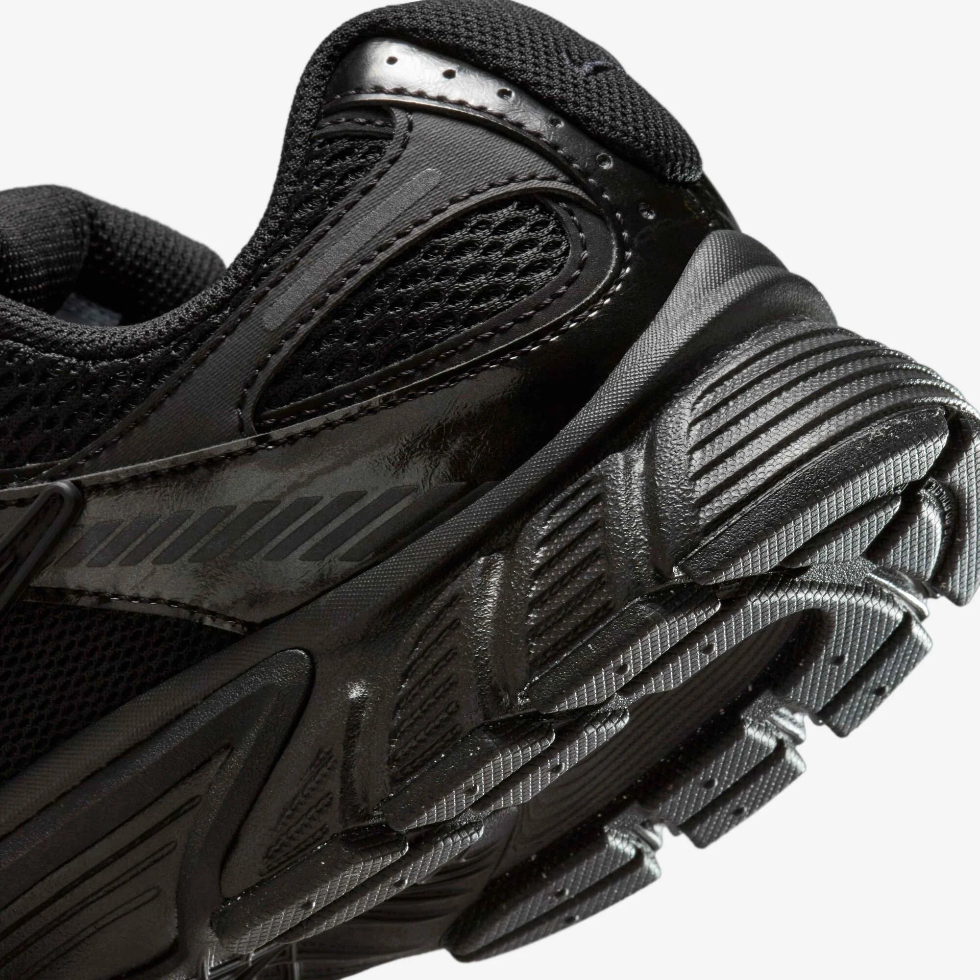 Дамски маратонки Nike V5 RNR with Reflective Accents HQ7901-001 детайл отзад