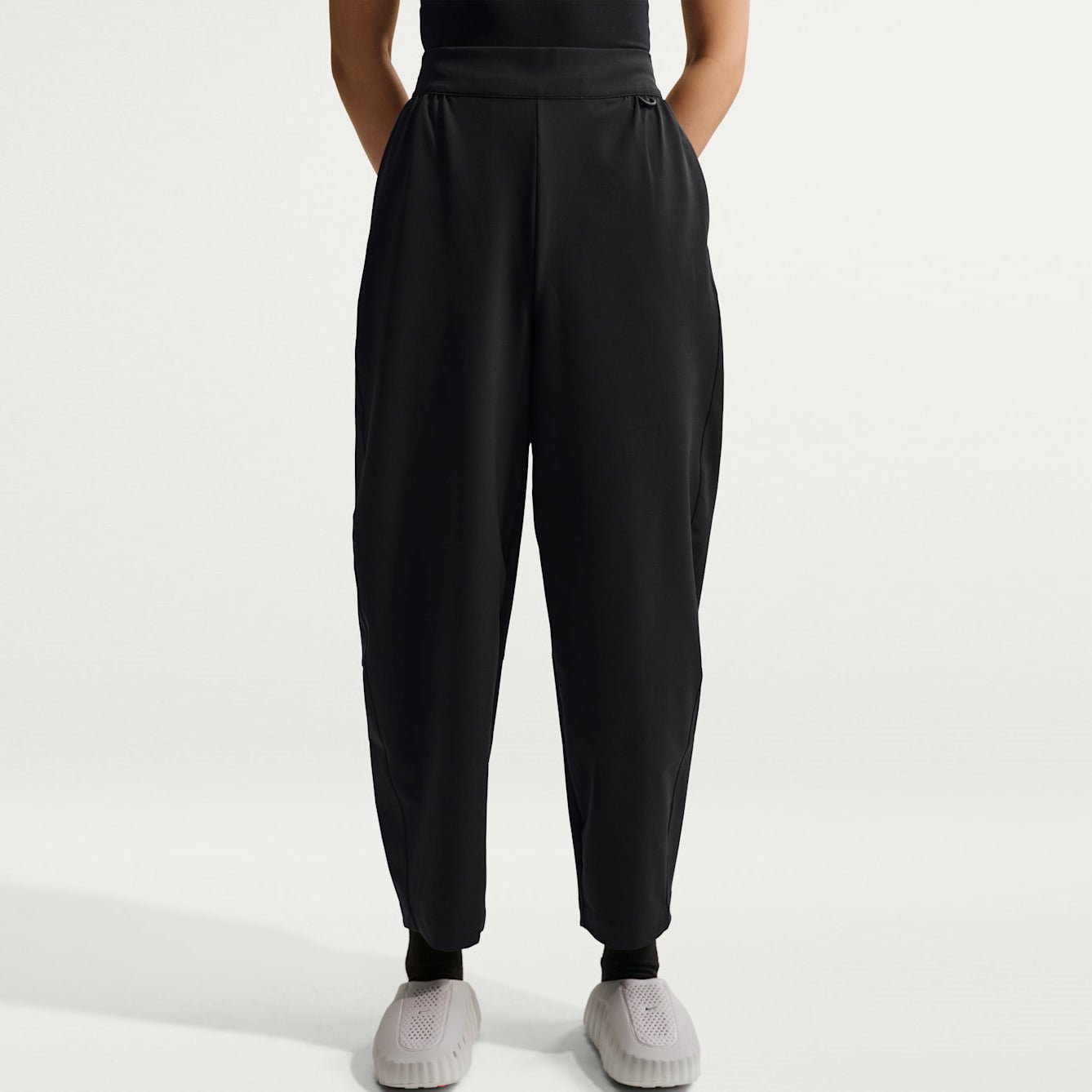Дамски панталон Nike 24.7 PerfectStretch Dri-FIT High-Waisted Loose Barrel-Leg Pants - HM8847-010