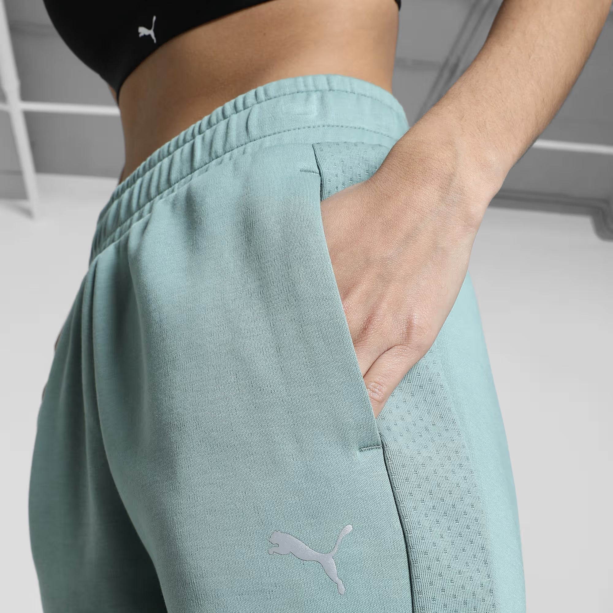 Дамски панталон Puma Evostripe Sweatpants - Airhouse