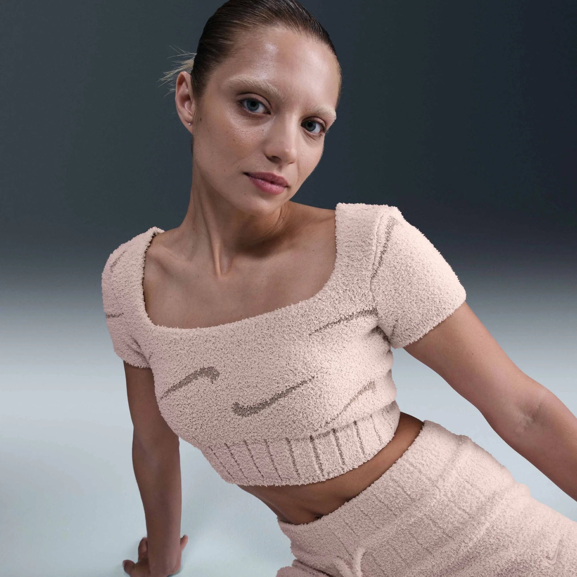 Дамско бюстие Nike Phoenix Cosy Bouclé Top - Airhouse