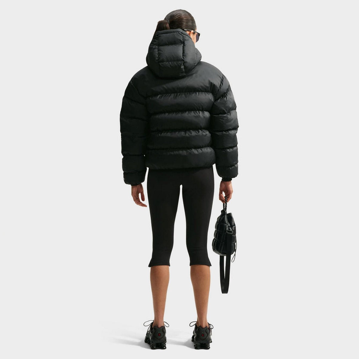 Дамско яке Nike Therma-FIT Classic Puffer Jacket - IF5931-010 модел отзад