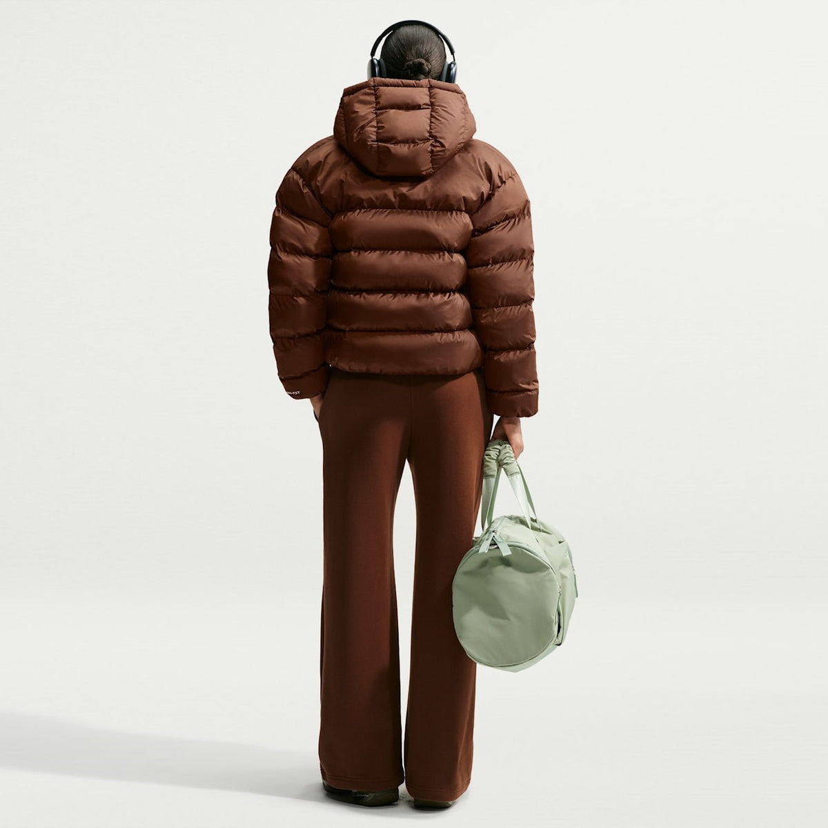 Дамско яке Nike Sportswear Therma-FIT Jacket - IF5931-259 модел отзад