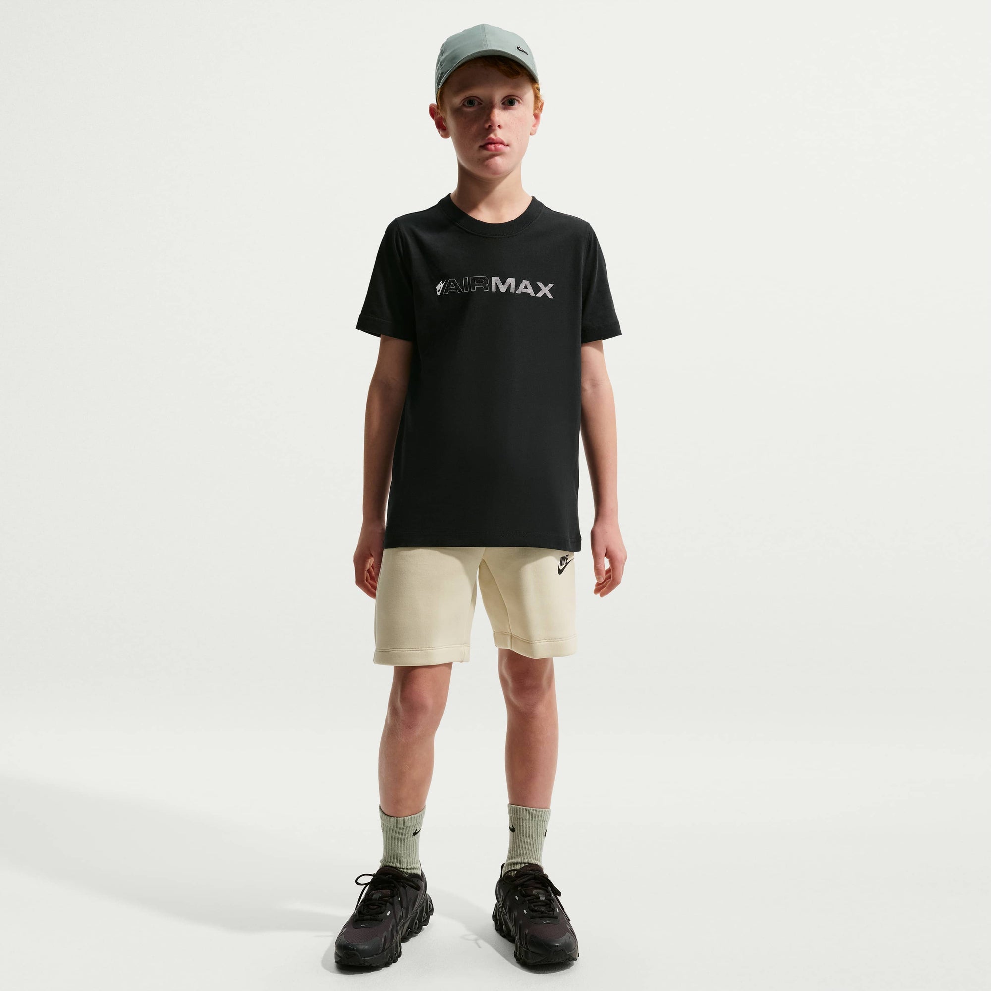 Детска тениска Nike Sportswear Air Max T-Shirt IO1157-010 модел отпред