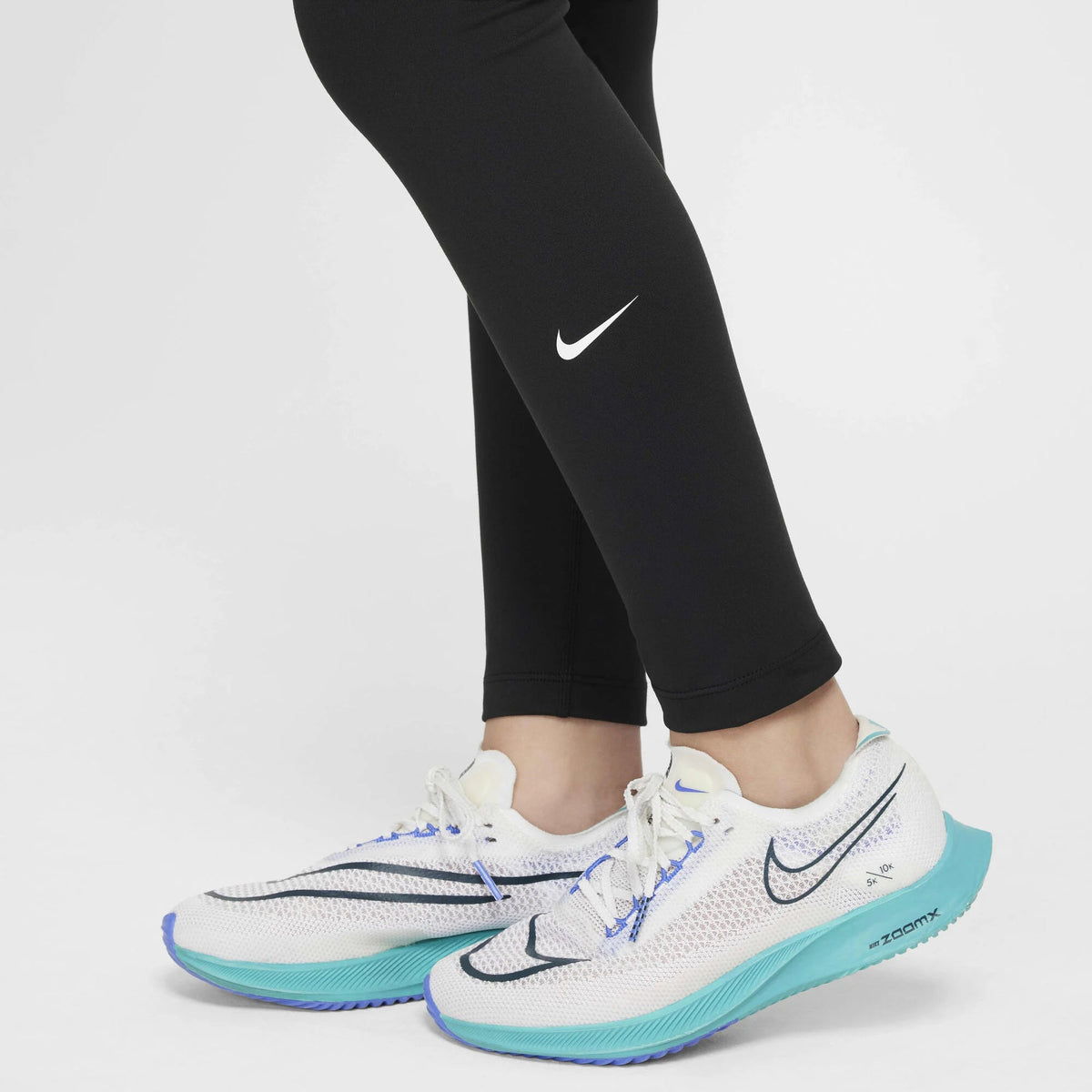 Детски клин Nike One (Girls') Dri-FIT High-Waisted Leggings - FZ5605-010 крачол