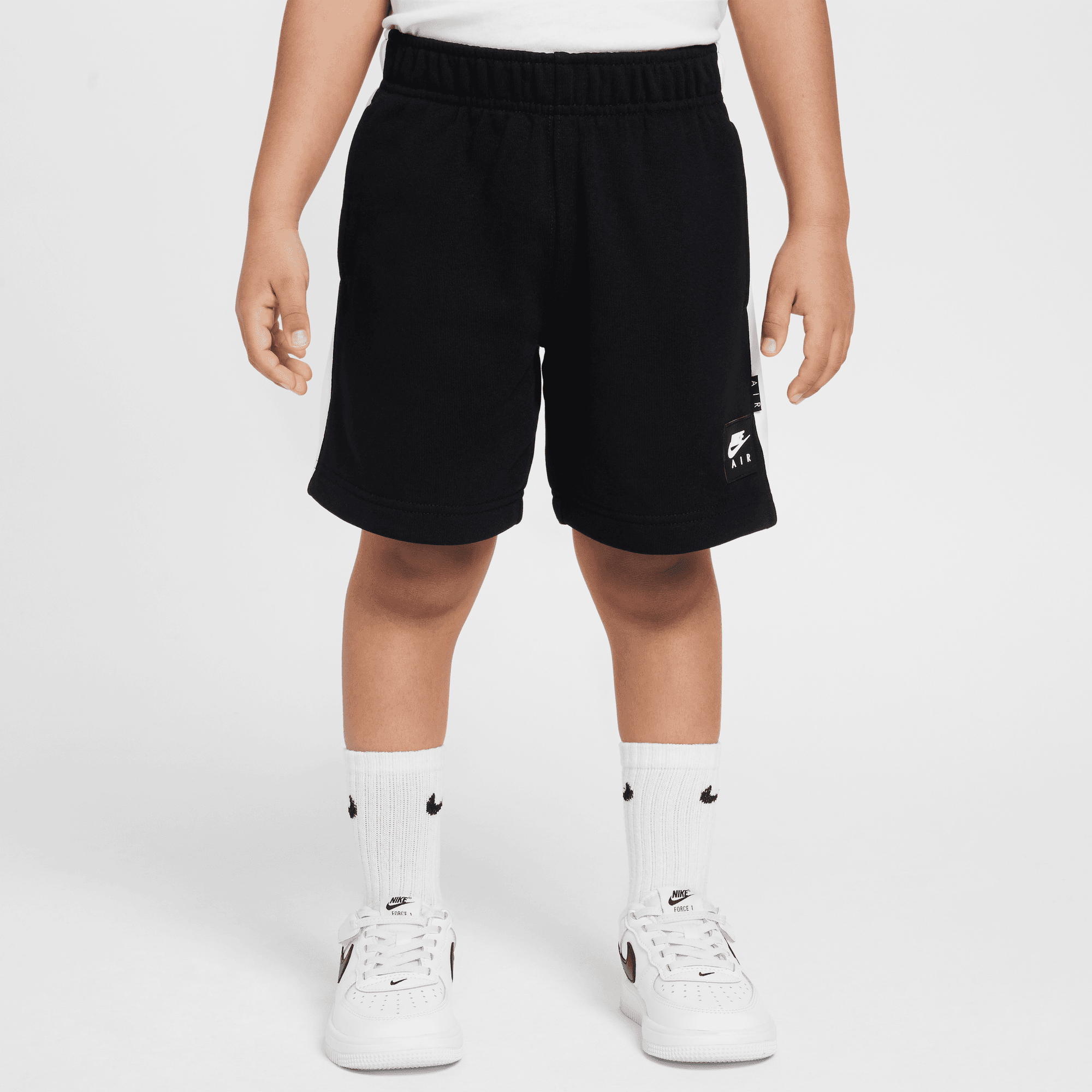 Детски комплект Nike Sportswear Nike Air Tee and Shorts Set - 86M753-023 панталони отпред