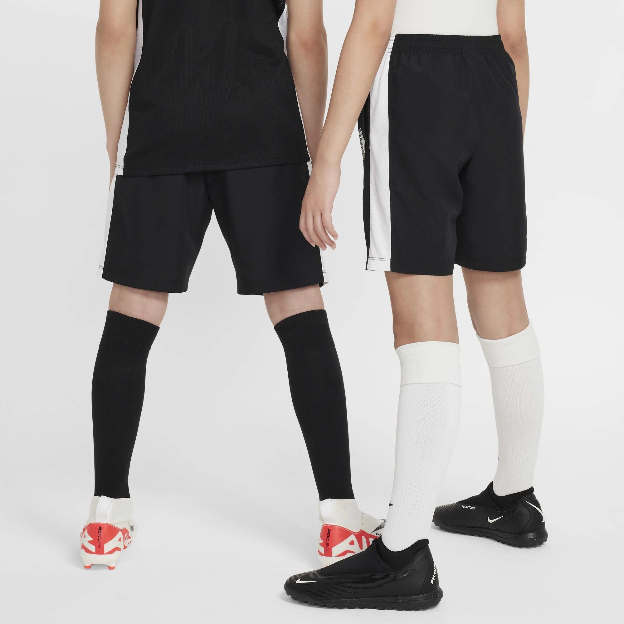 Детски къс панталон Nike Academy Football Shorts - FZ5311-010 отзад