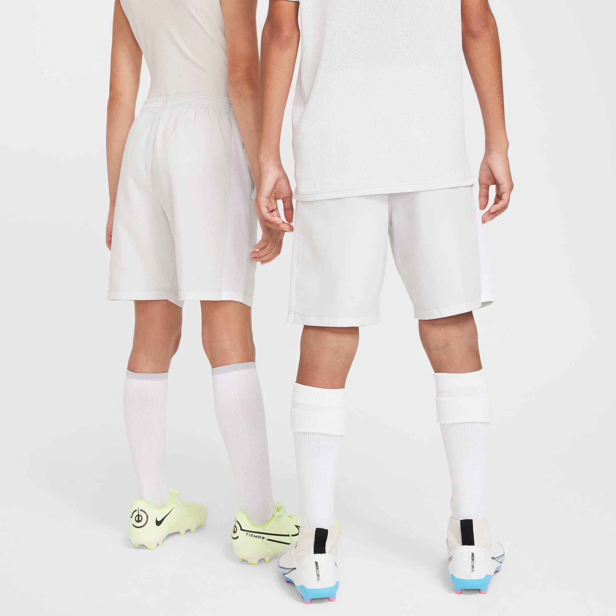 Детски къс панталон Nike Academy Football Shorts - FZ5311-025 отзад