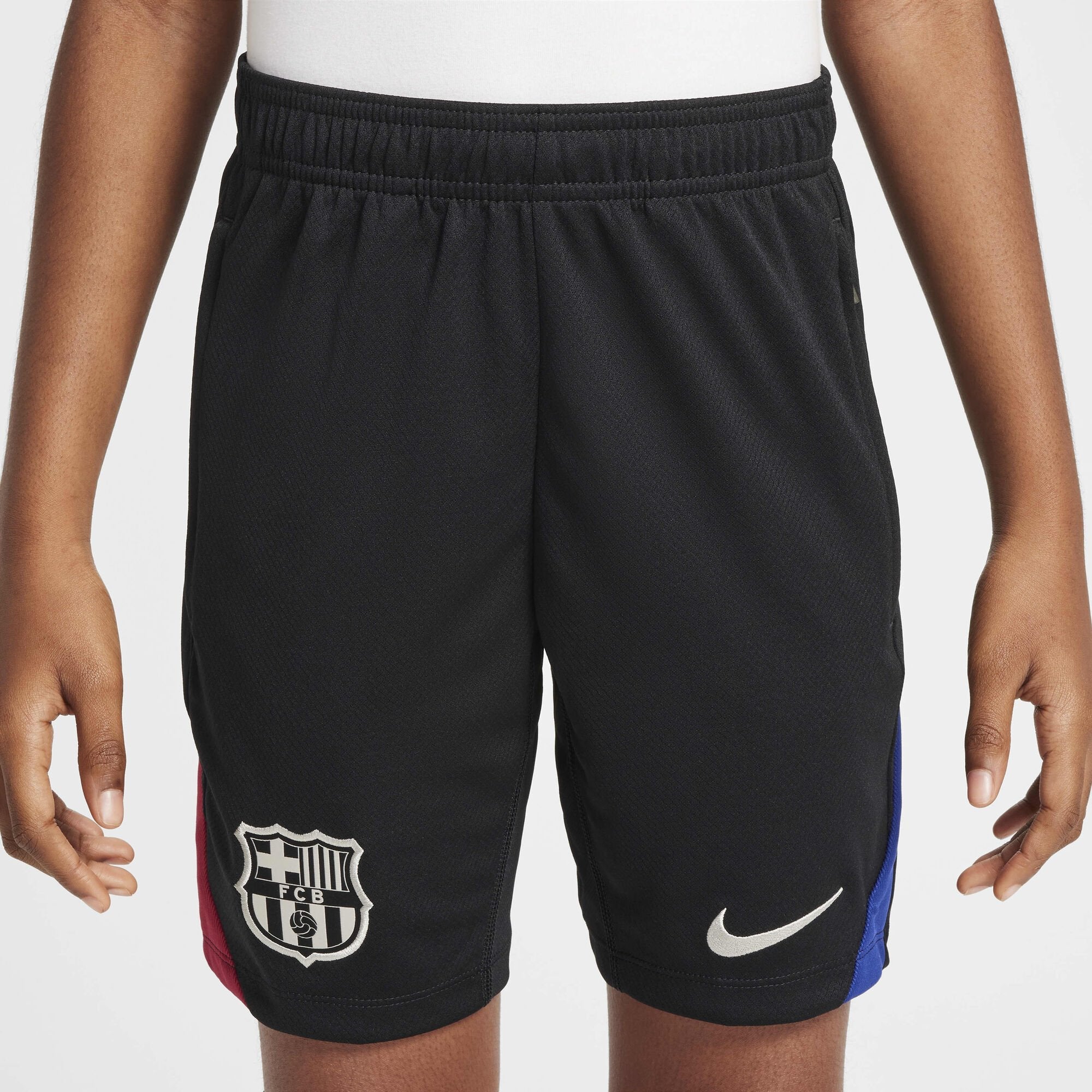 Детски къс панталон Nike F.C. Barcelona Strike Dri-FIT Football Knit Shorts - FN9951-010 отпред