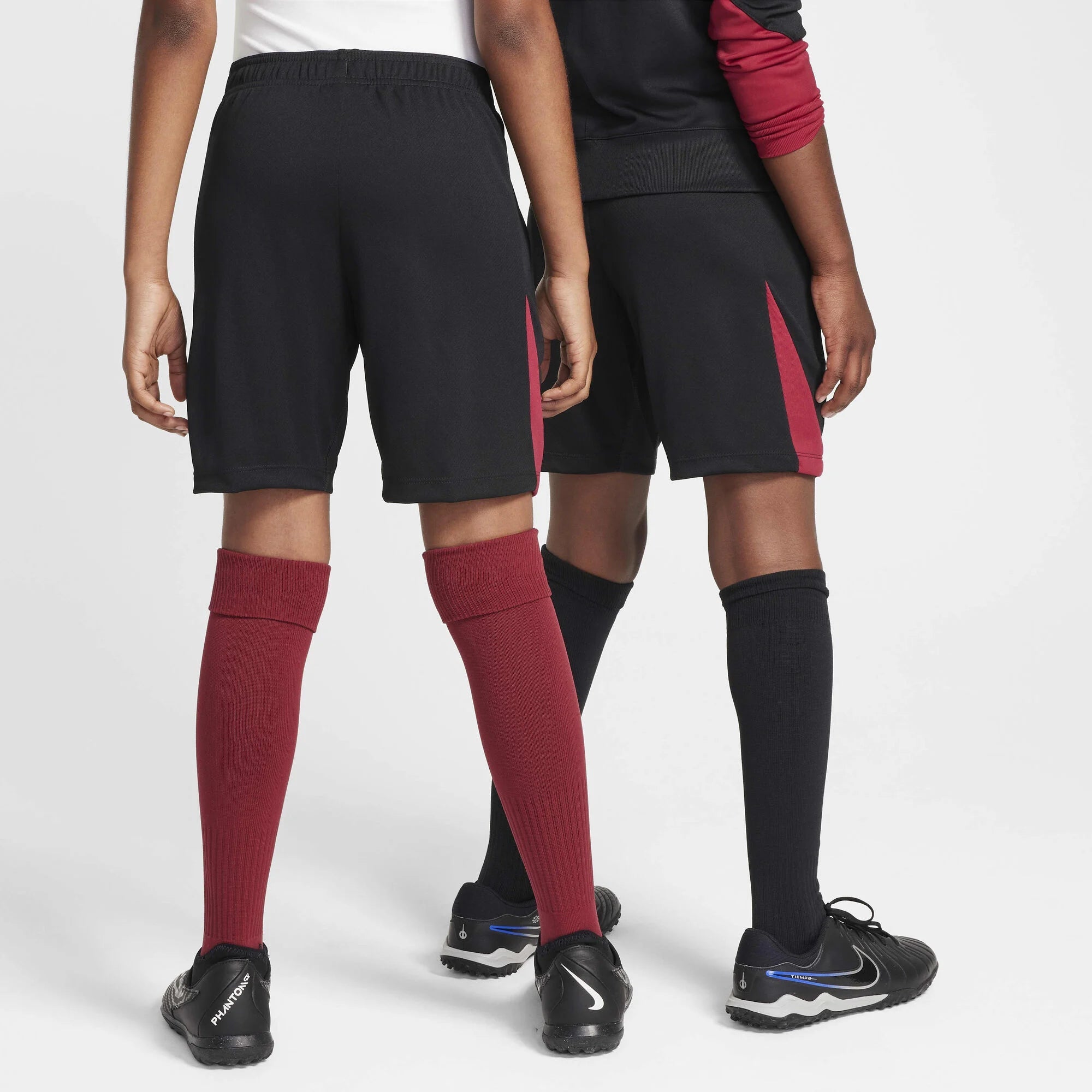 Детски къс панталон Nike F.C. Barcelona Strike Dri-FIT Football Knit Shorts - FN9951-010 отзад