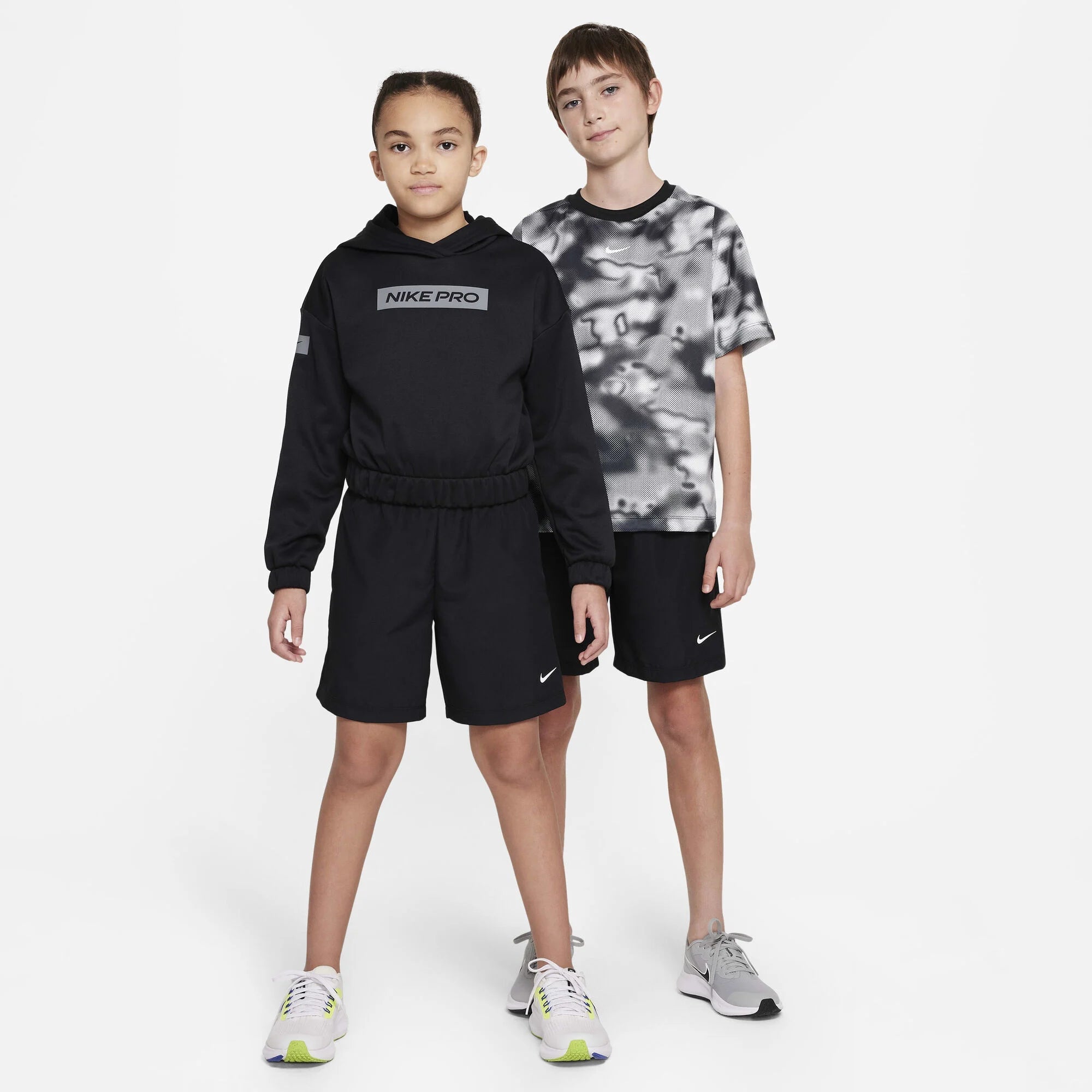 Детски къс панталон Nike Multi Dri-FIT Training Shorts - DX5382-010 модел отпред