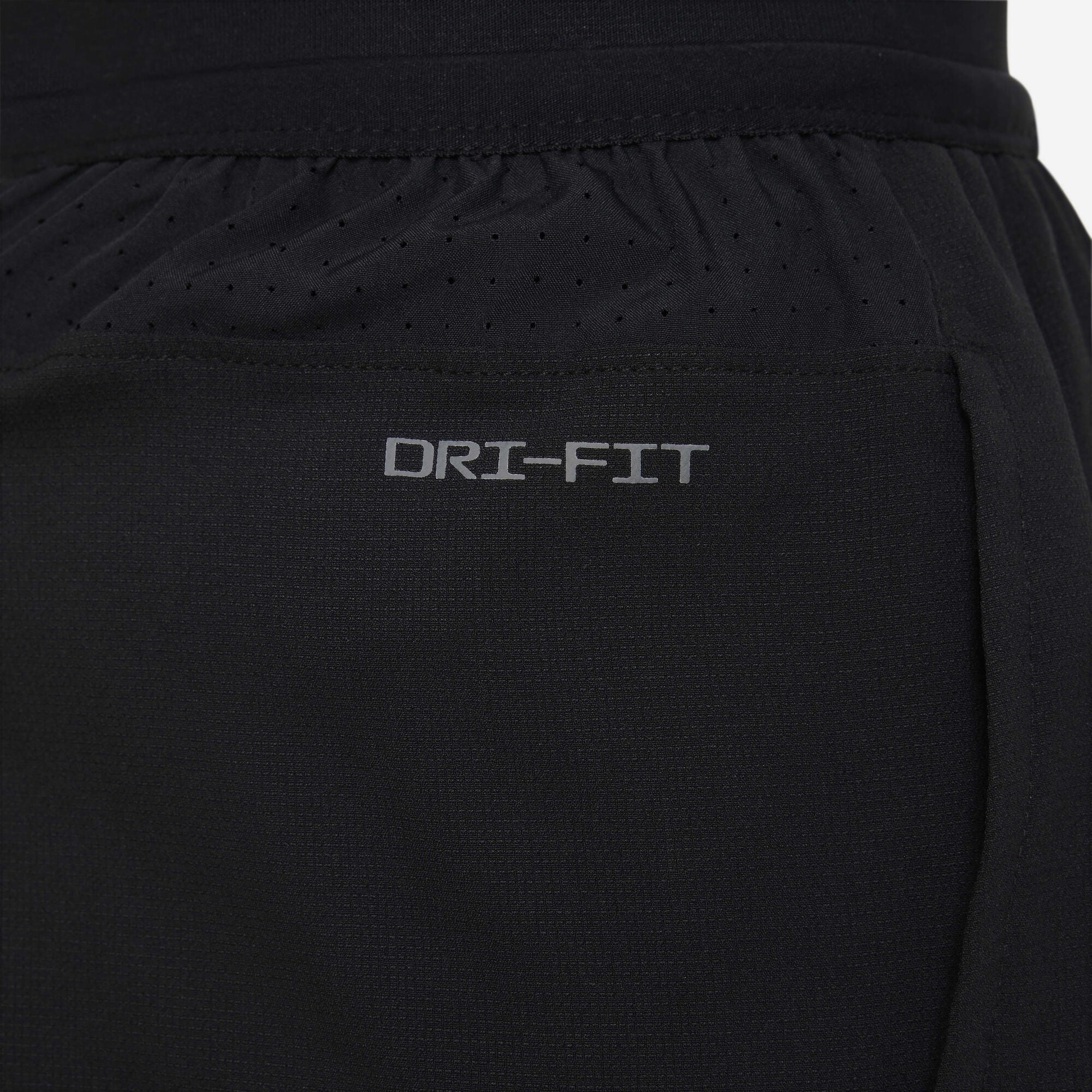 Детски къс панталон Nike Multi Tech EasyOn Dri-FIT Training Shorts - FB1294-010 детайл Dri-FIT