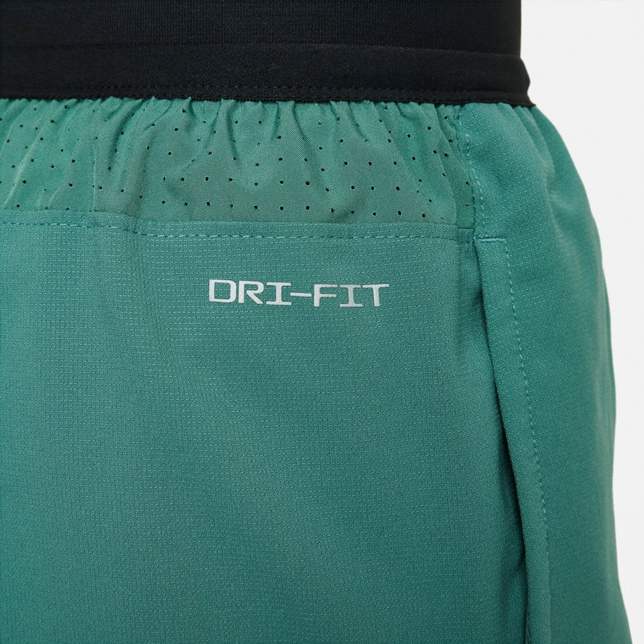 Детски къс панталон Nike Multi Tech EasyOn Dri-FIT Training Shorts - FB1294-361 детайл Dri-FIT