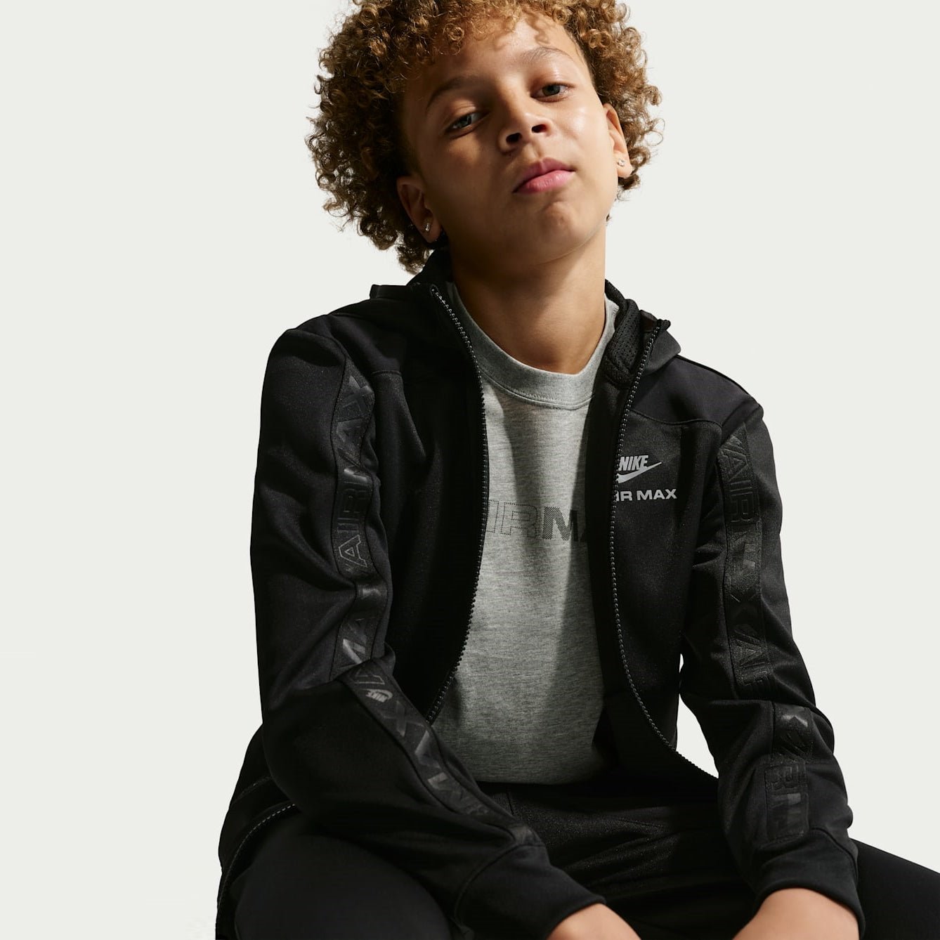 Детско худи Nike Sportswear Air Max Full-Zip Hoodie IO1154-010 отпред