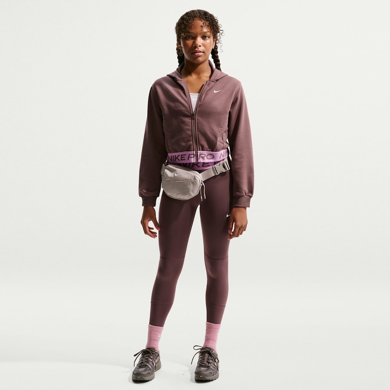 Детско худи Nike Pro Fleece Older Kids' (Girls') Dri-FIT Full-Zip Hoodie HQ9312-502 модел отпред