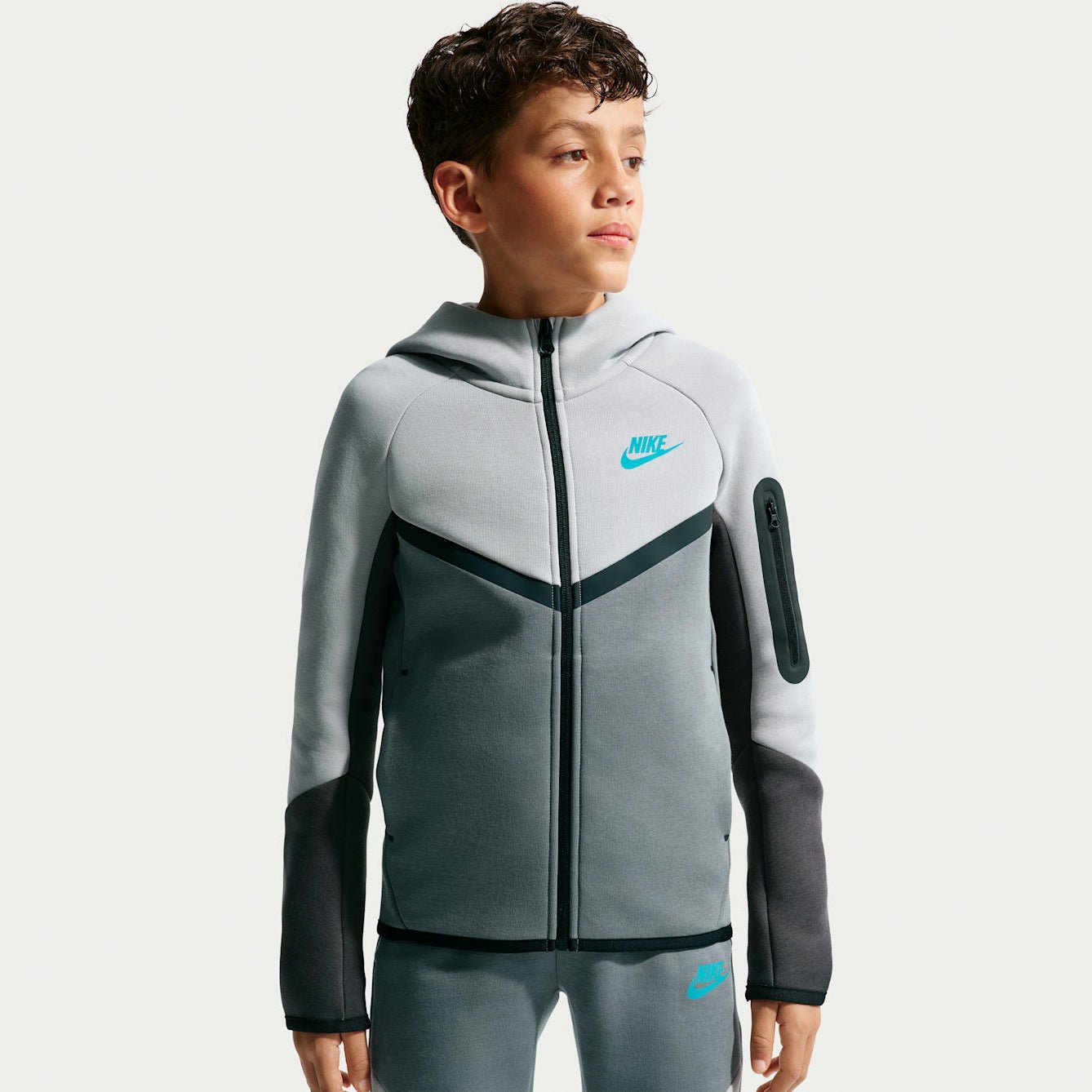 Детско худи Nike Sportswear Tech Fleece Full-Zip Hoodie - HV5867-077 момче отпред