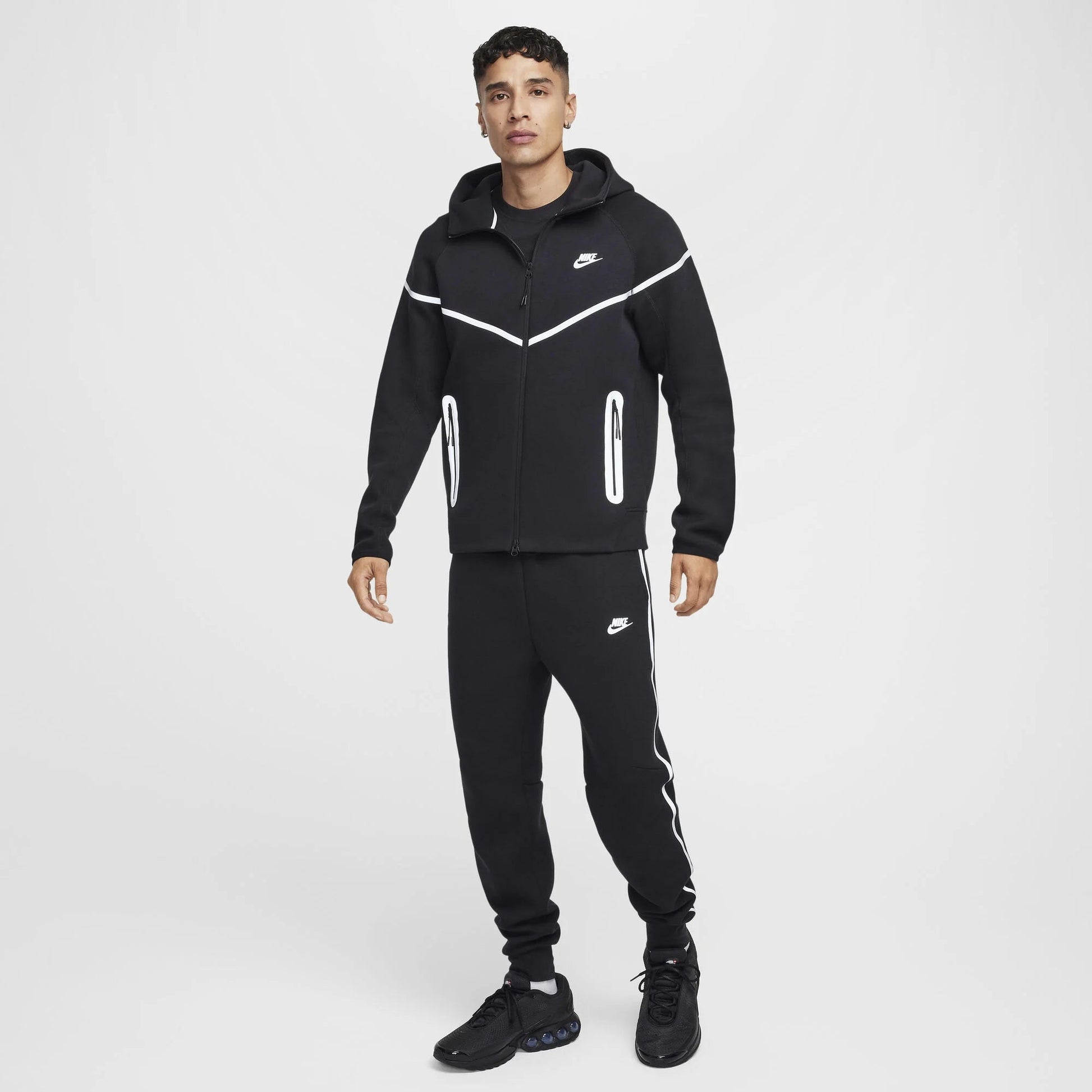 Мъжки джогър Nike Tech Reflective Fleece Joggers - Airhouse