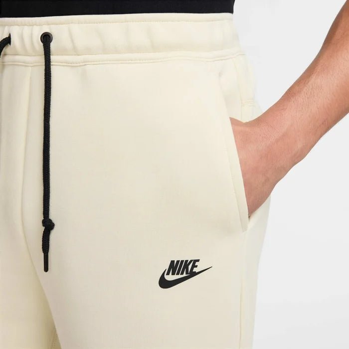 Мъжки къс панталон Nike Sportswear Tech Fleece Shorts - Airhouse