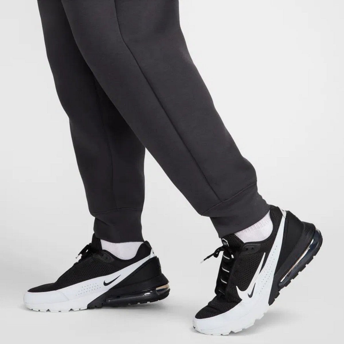 Мъжки панталон Nike Tech Reimagined Fleece Trousers - Airhouse