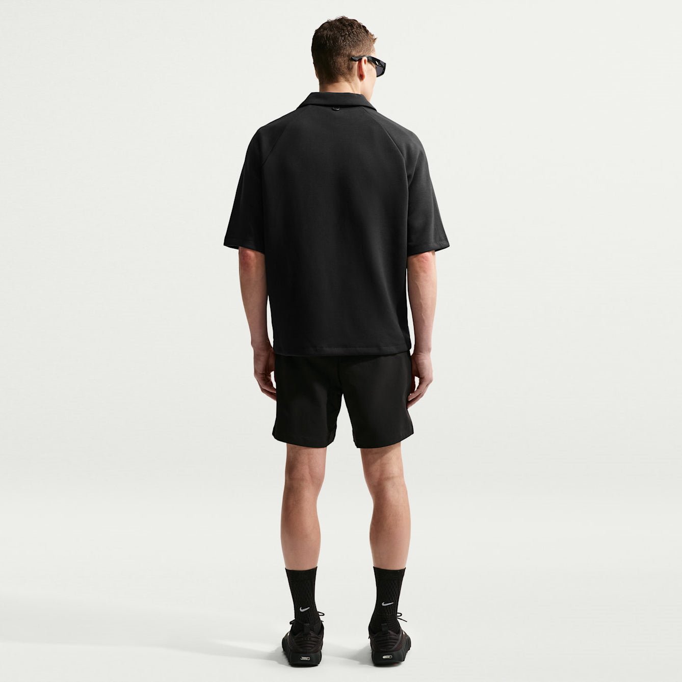 Мъжка поло тениска Nike 24.7 ImpossiblySoft Dri-FIT 1/4-Zip Polo IF2908-010 модел отзад
