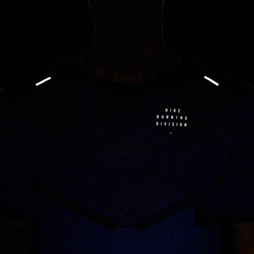 Мъжка тениска Nike Dri-FIT ADV Run Division Techknit Top - DM4765-011 светлоотразително лого