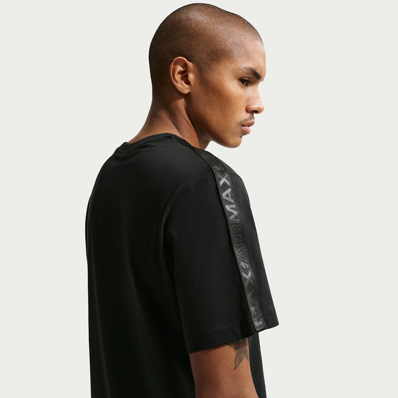 Мъжка тениска Nike Air Max Tape Tee IO1054-010 отстрани