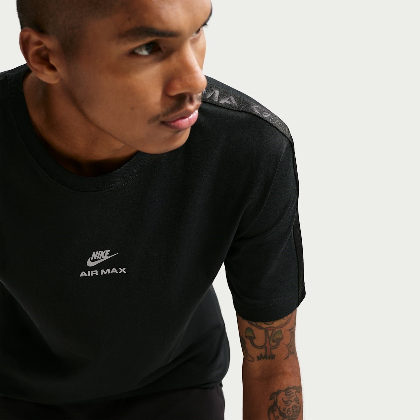 Мъжка тениска Nike Air Max Tape Tee IO1054-010 лого