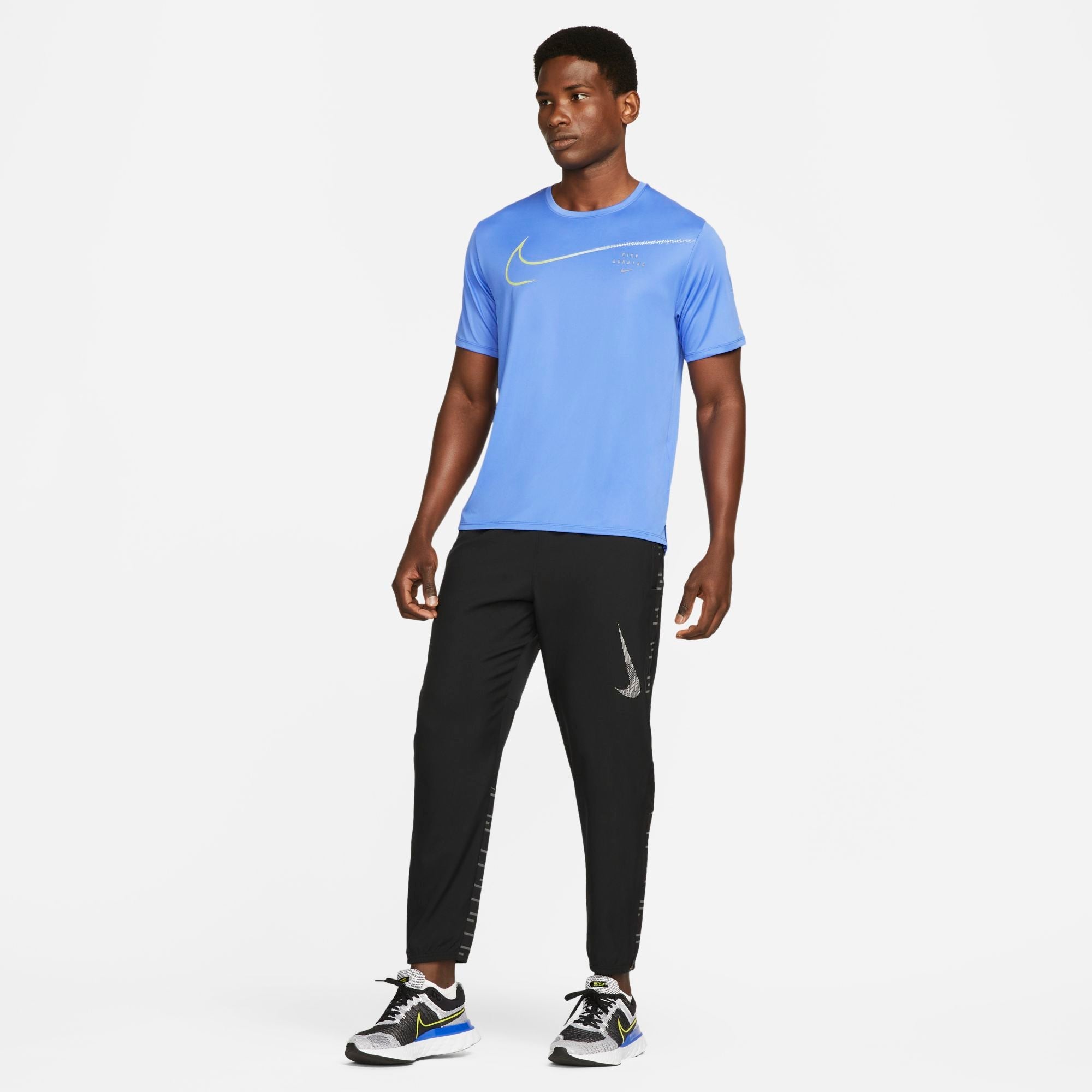 Мъжка тениска Nike Dri-FIT Miler UV Run Division Top - DM4811-432 модел отпред
