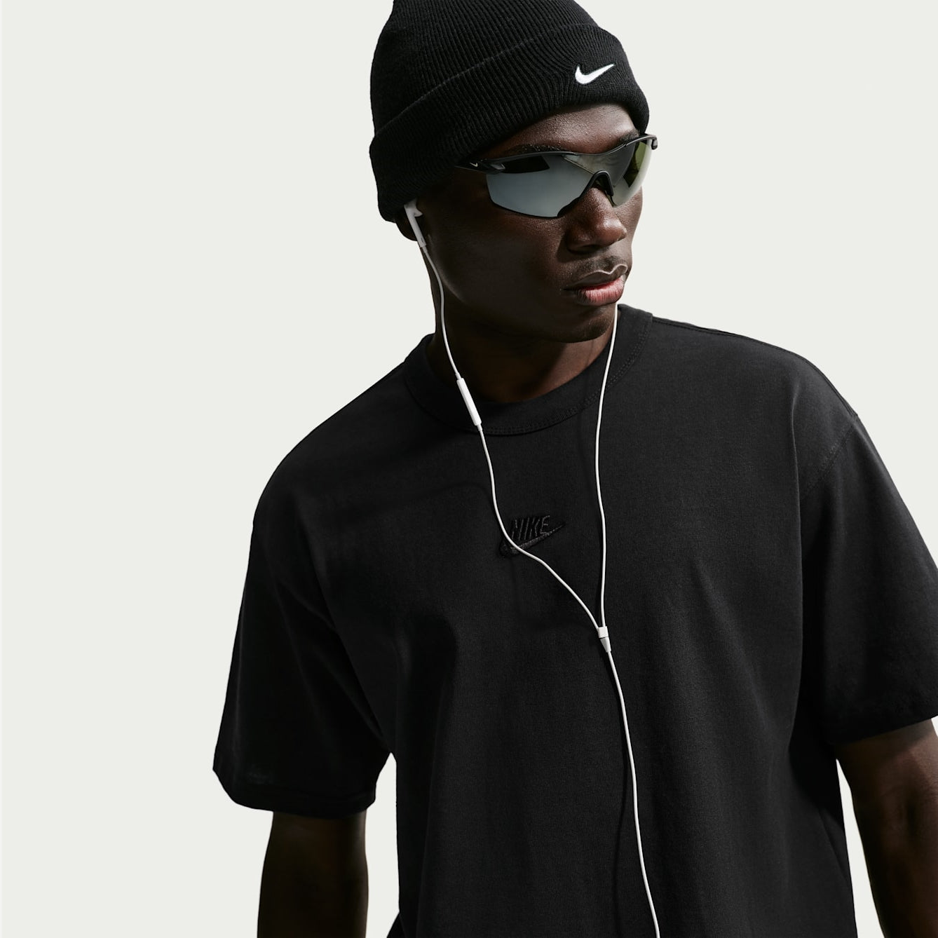 Мъжка тениска Nike Sportswear Premium Essentials T-Shirt IH1121-010 отпред