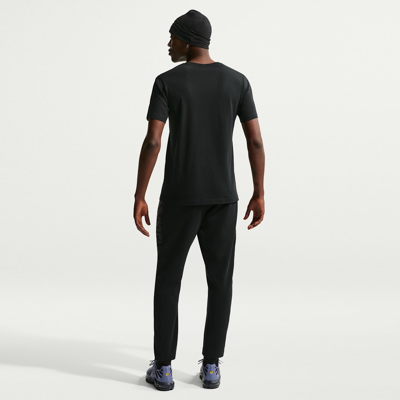 Мъжки джогър Nike Sportswear Air Max Jogger - IO1063-010 модел отзад