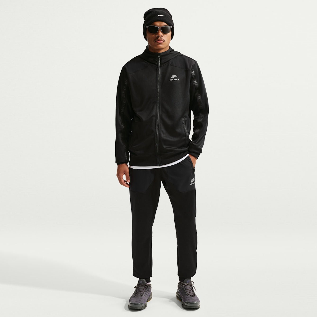 Мъжки джогър Nike Sportswear Air Max Joggers IO1056-010 модел отпред