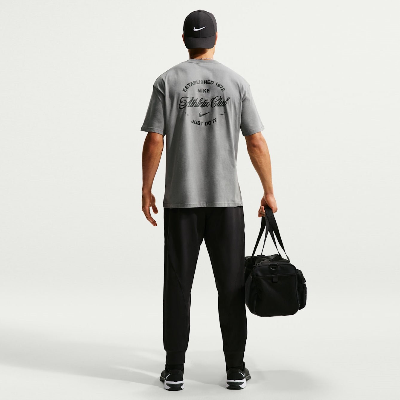 Мъжки джогър Nike Primary NanoKnit Dri-FIT Jogger II1312-010 модел отзад