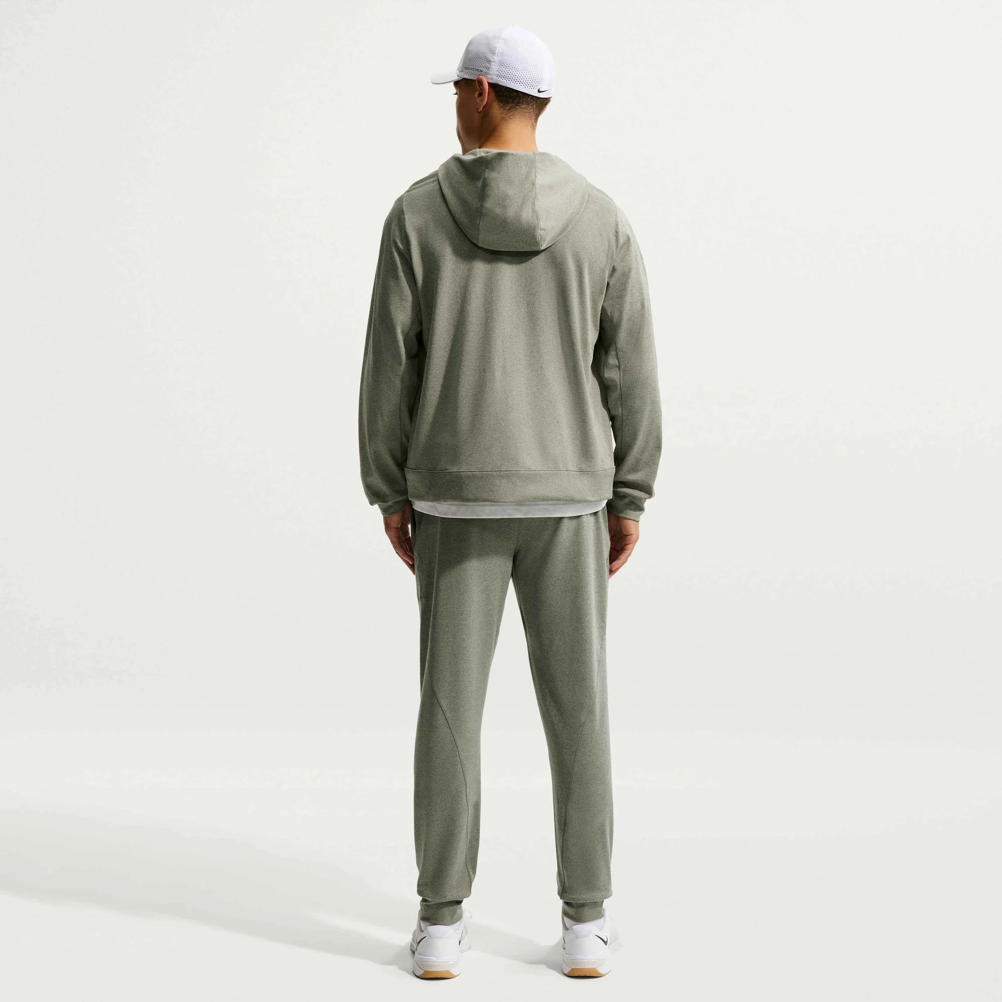 Мъжки джогър Nike Primary NanoKnit Dri-FIT UV Protection Performance Joggers - II1312-320 модел отзад