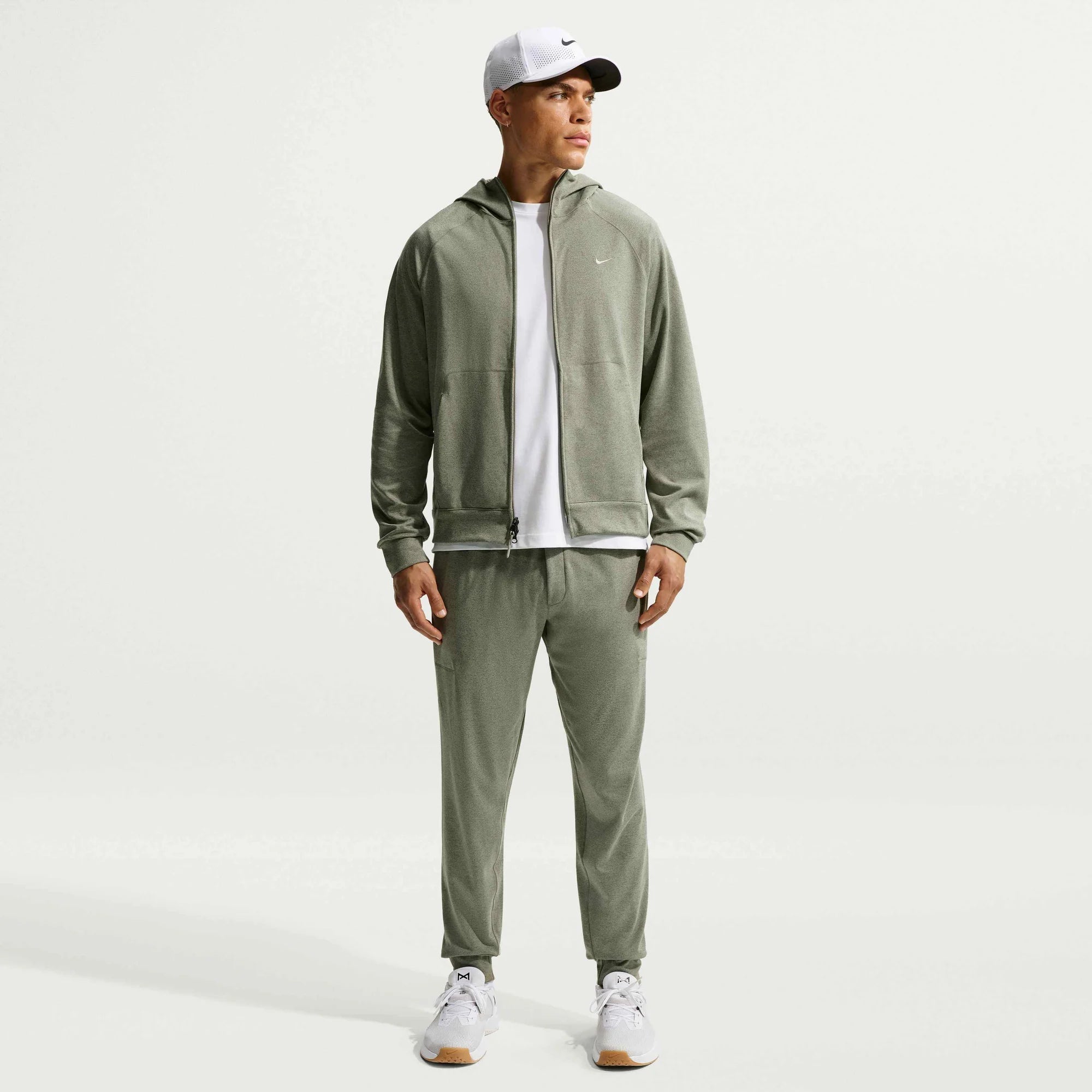 Мъжки джогър Nike Primary NanoKnit Dri-FIT UV Protection Performance Joggers - II1312-320 модел отпред