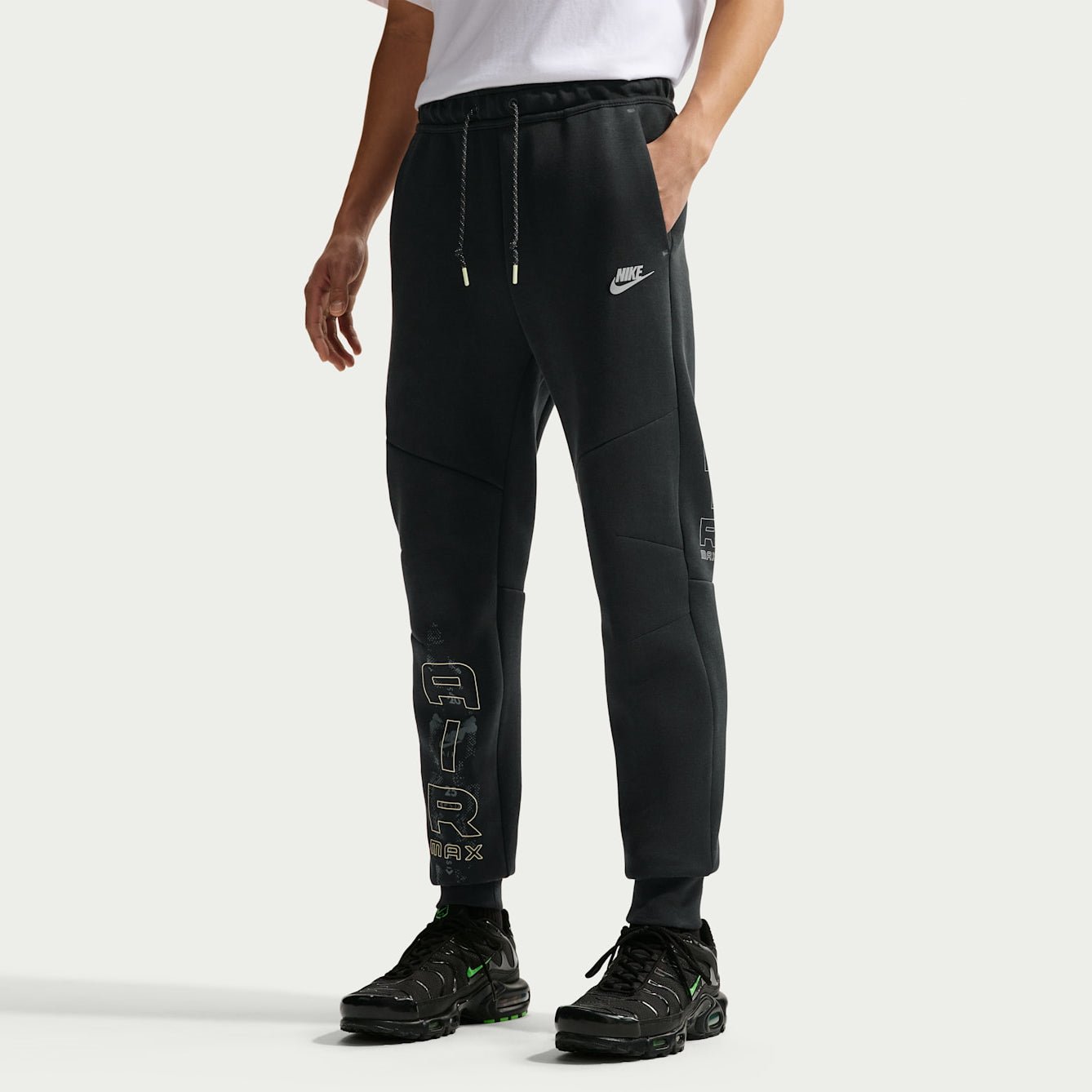 Мъжки джогър Nike Tech Air Max Fleece Jogger - IQ1012-010