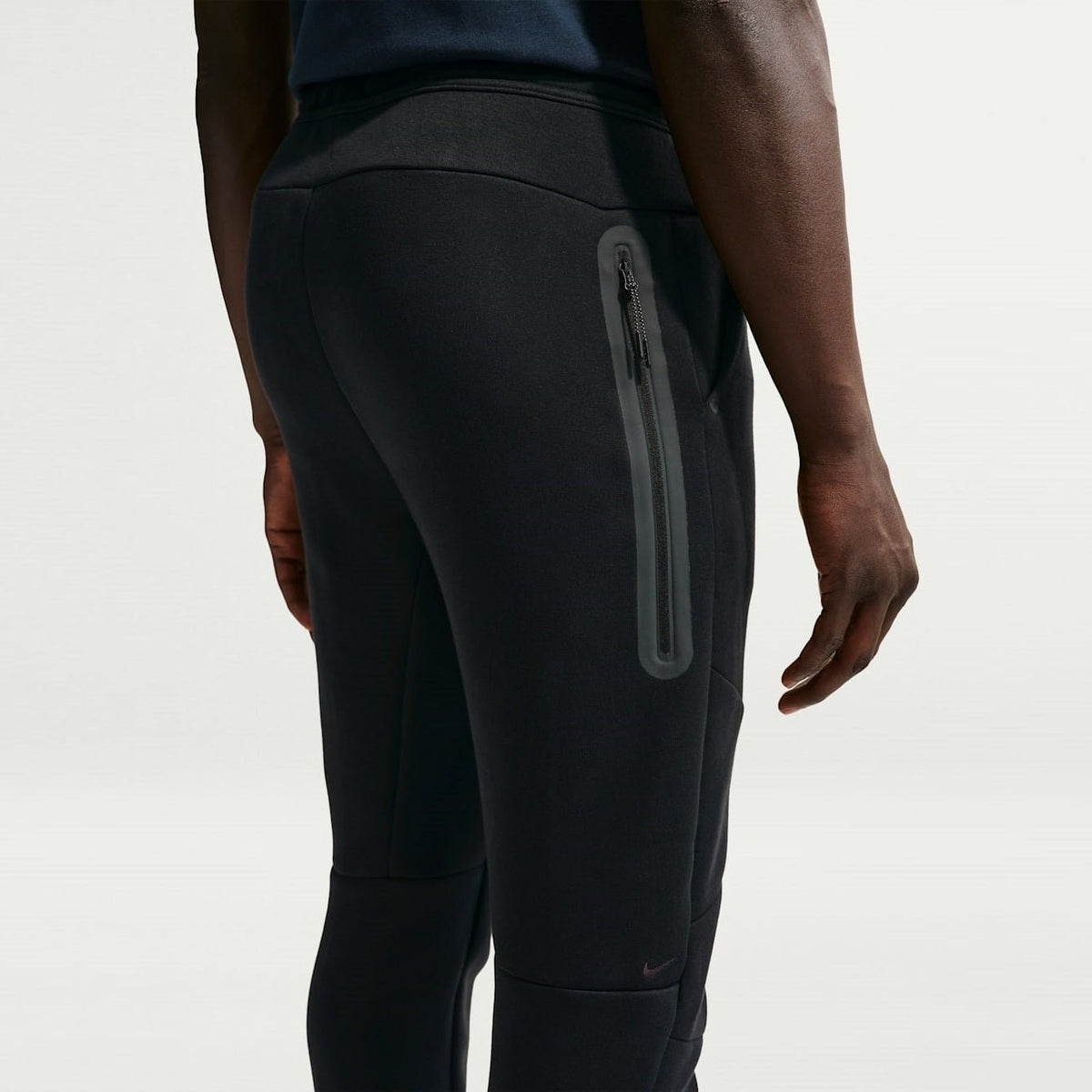 Мъжки джогър Nike Tech Fleece Joggers - HV0959-010 отзад