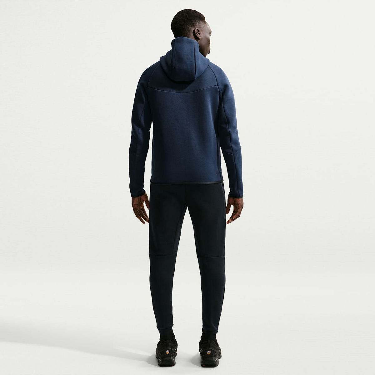 Мъжки джогър Nike Tech Fleece Joggers - HV0959-010 модел отзад