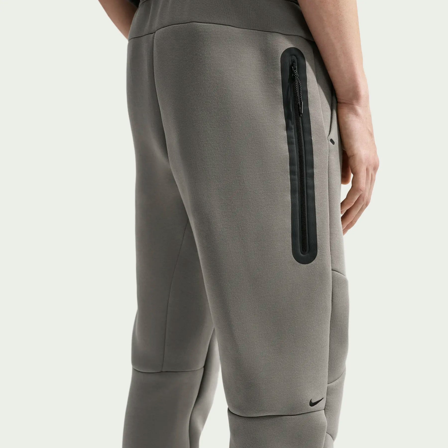 Мъжки джогър Nike Tech Fleece Joggers - HV0959-321 отзад