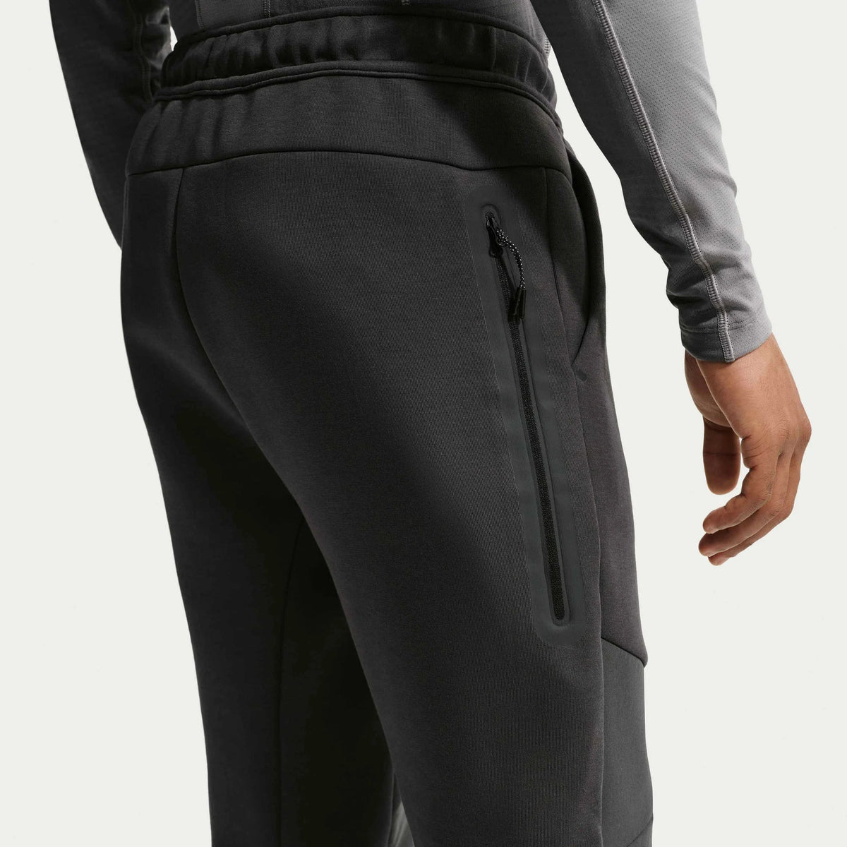 Мъжки джогър Nike Tech Fleece Joggers - IH4303-060 отзад