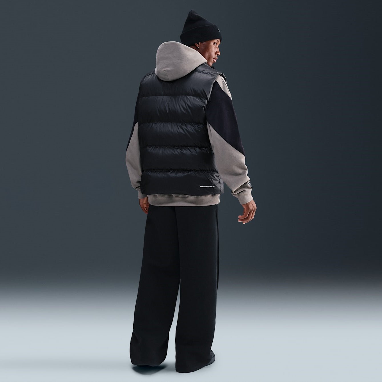 Мъжки елек Nike Windrunner Statement Down Gilet - HV1480-010 модел отзад
