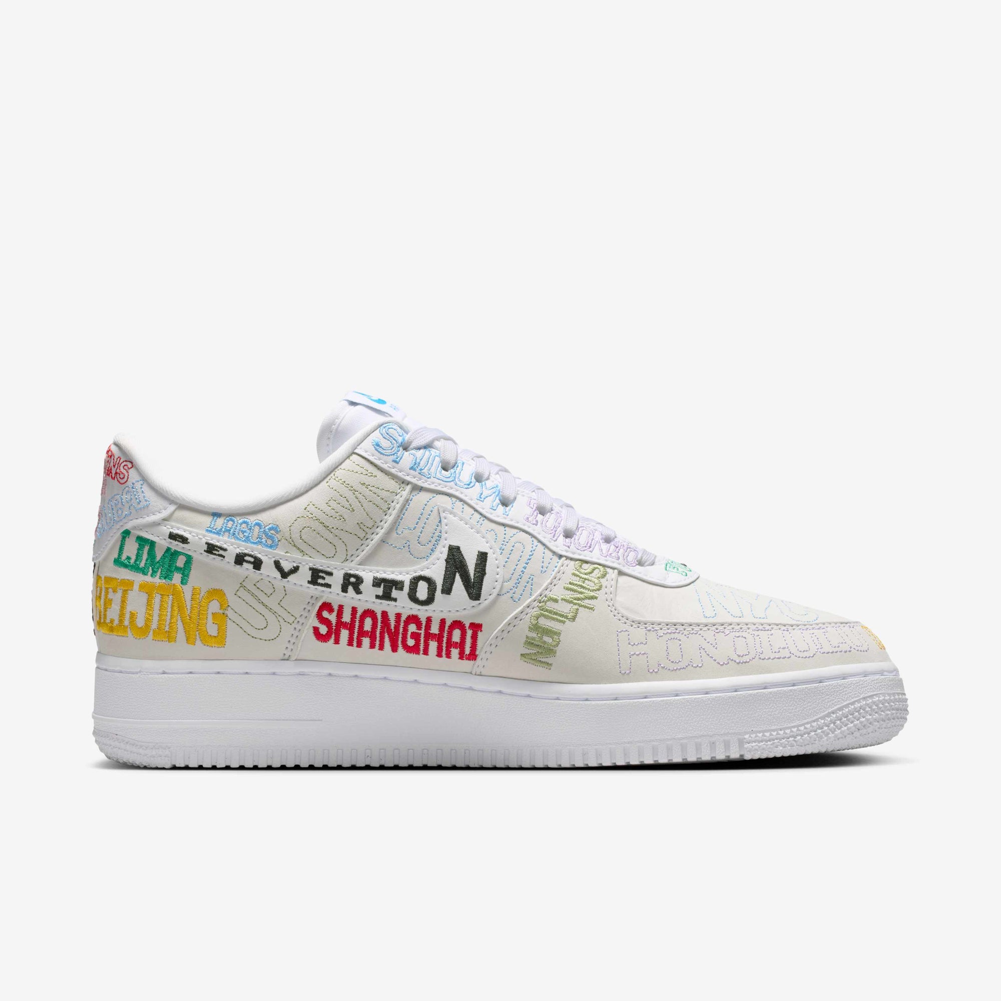 Мъжки кецове Nike Air Force 1 On Tour - II1549-100 ляво