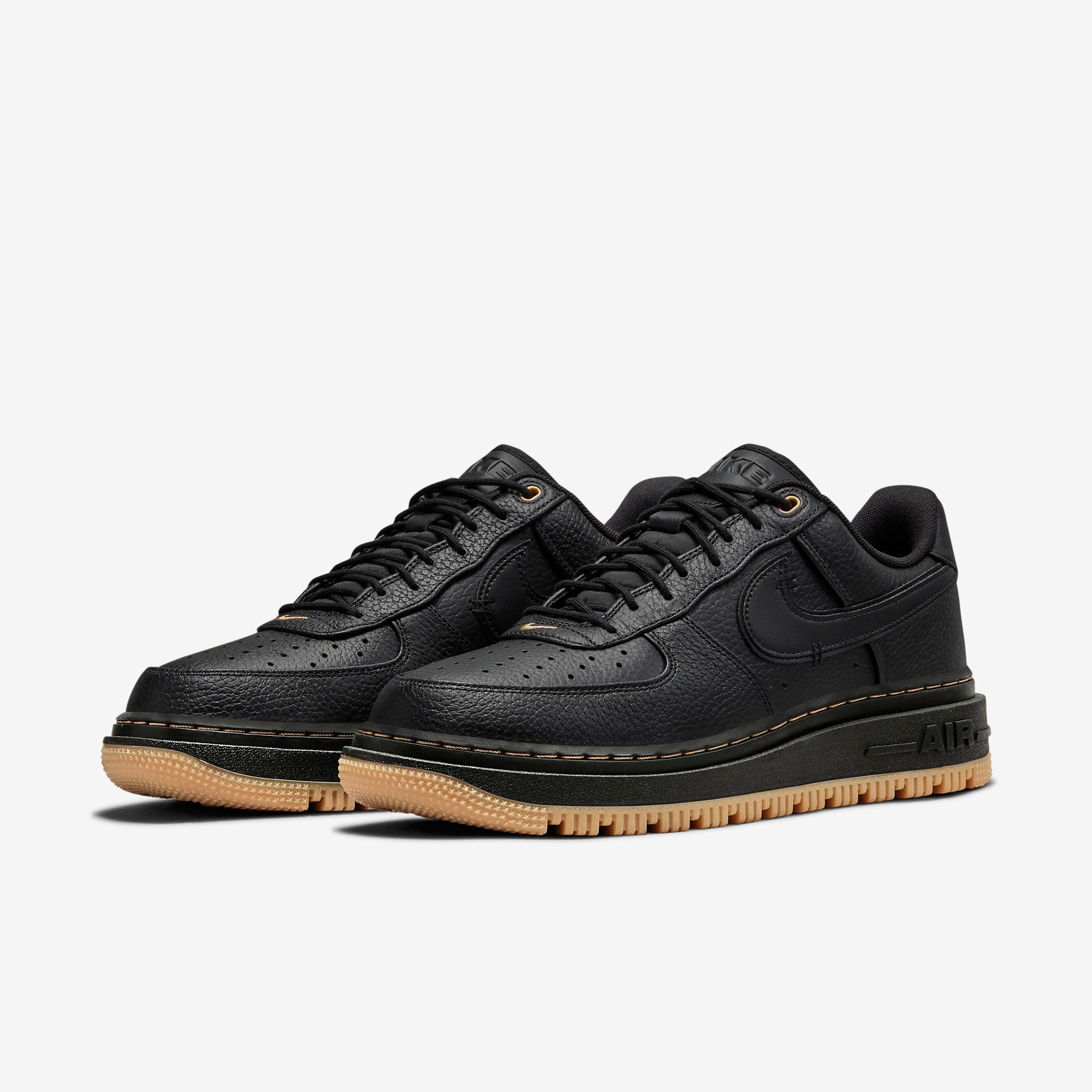Мъжки кецове Nike Air Force 1 Luxe - DB4109-001 отпред