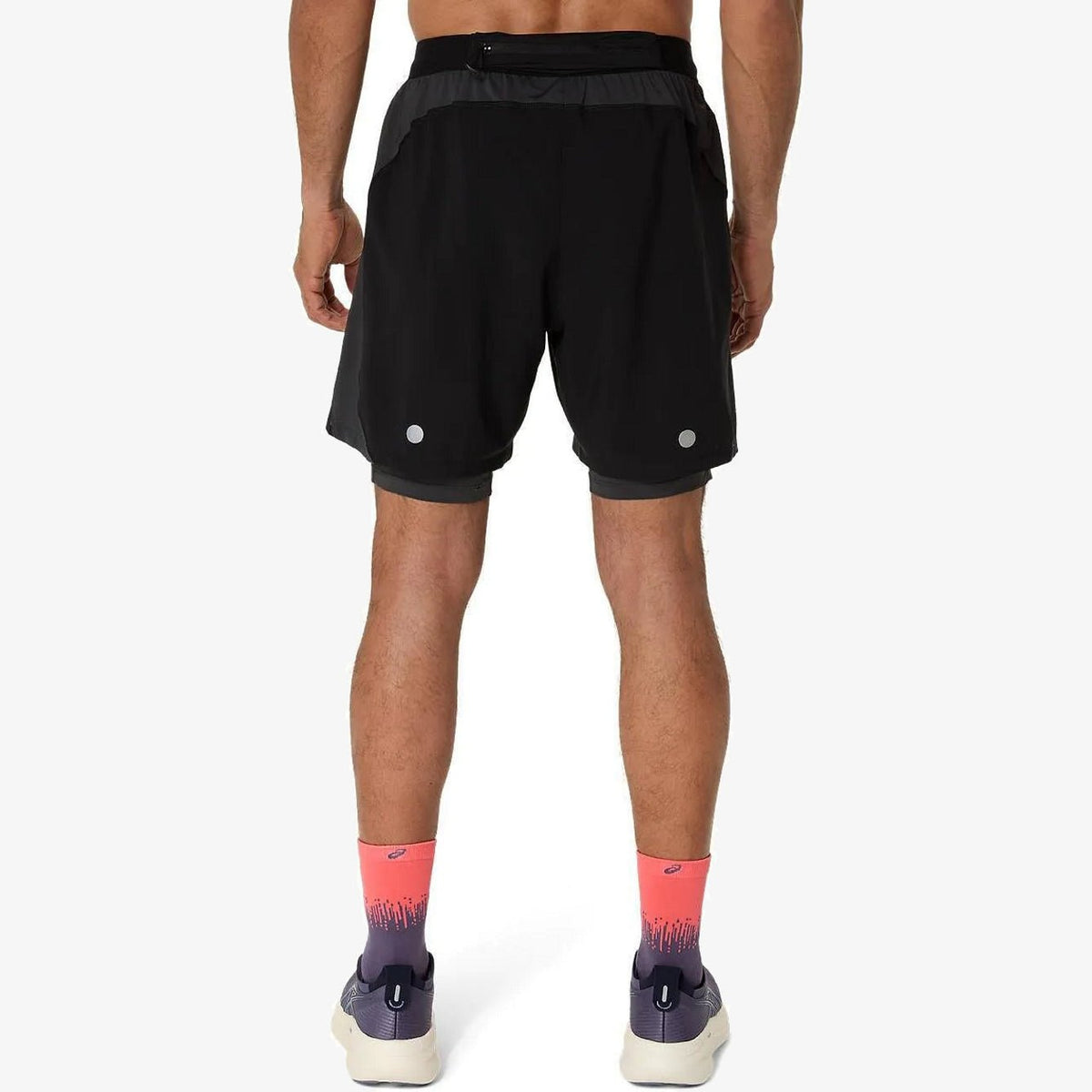 Мъжки къс панталон Asics Road 2n1 7in Shorts - 2011D246-001 отзад
