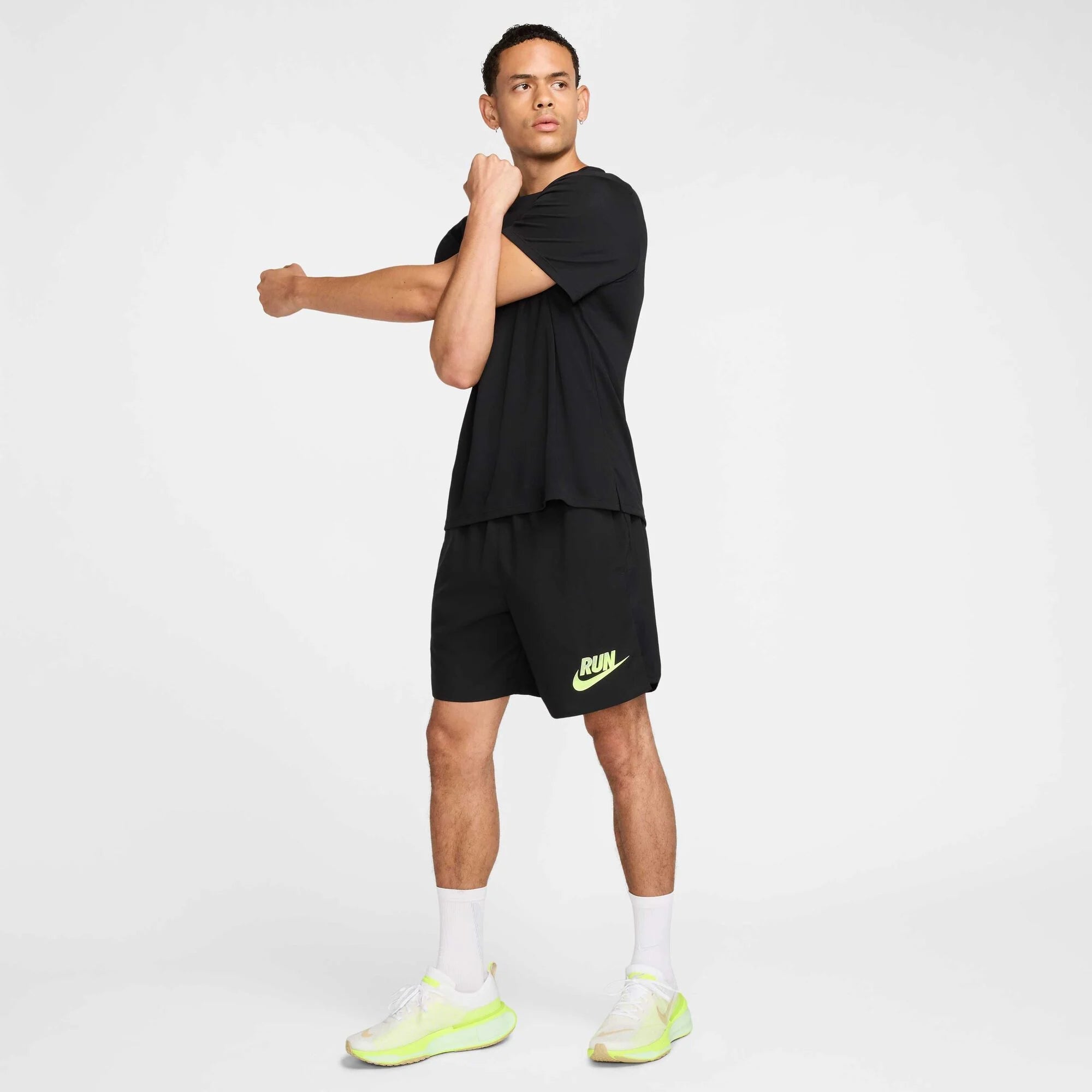 Мъжки къс панталон Nike Challenger Run Energy Dri-FIT Unlined Running Shorts - HJ3566-010 модел отпред