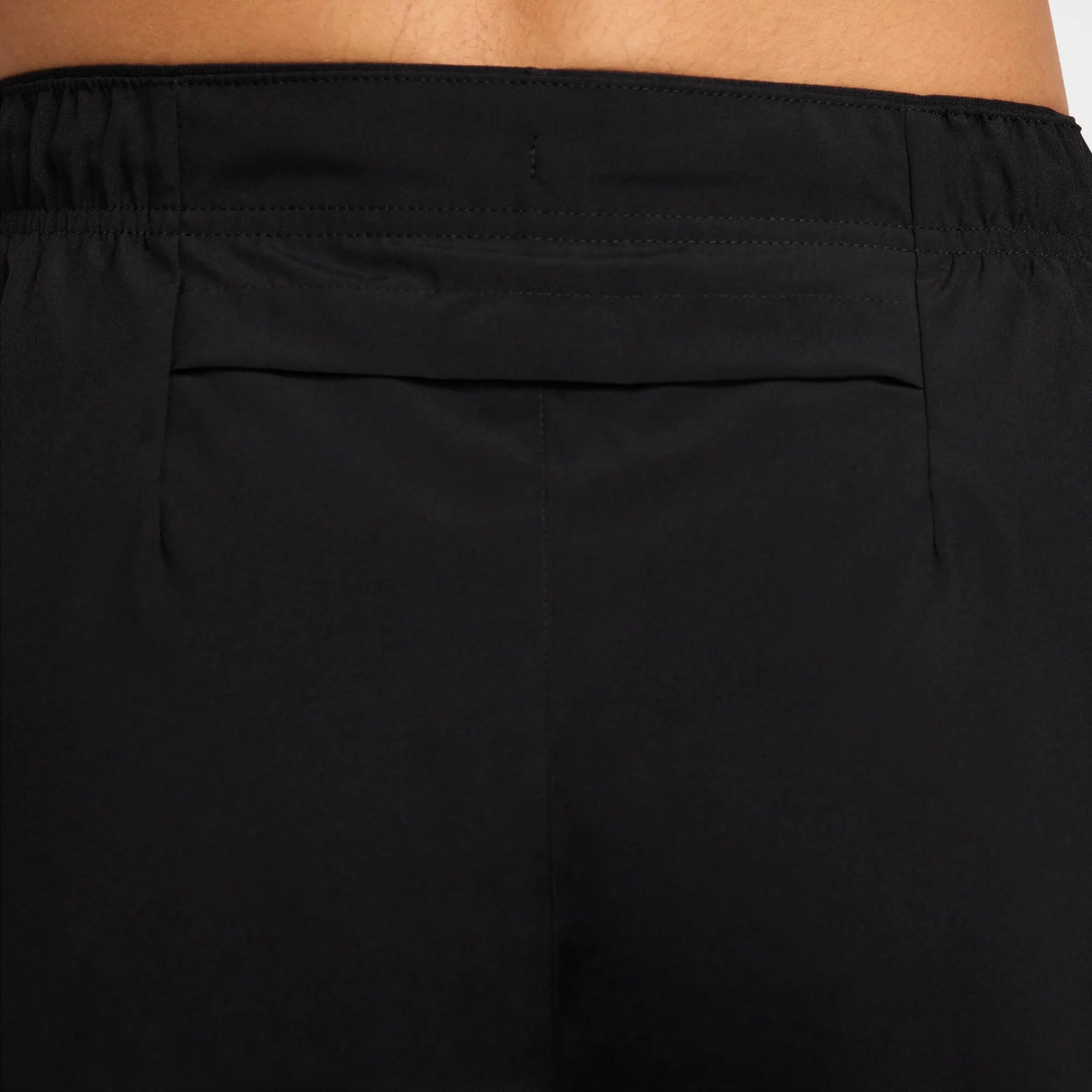Мъжки къс панталон Nike Challenger Run Energy Dri-FIT Unlined Running Shorts - HJ3566-010 детайл джоб отзад