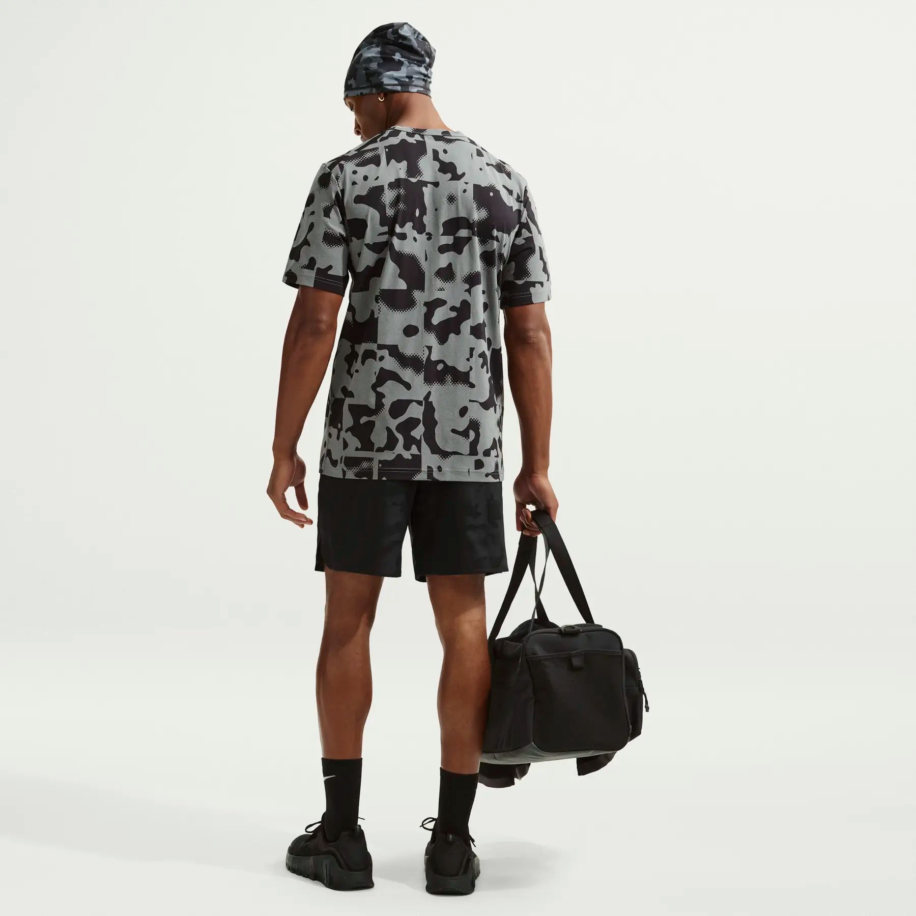 Мъжки къс панталон Nike Dri-FIT Unlined Jacquard Shorts IF2218-010 модел отзад