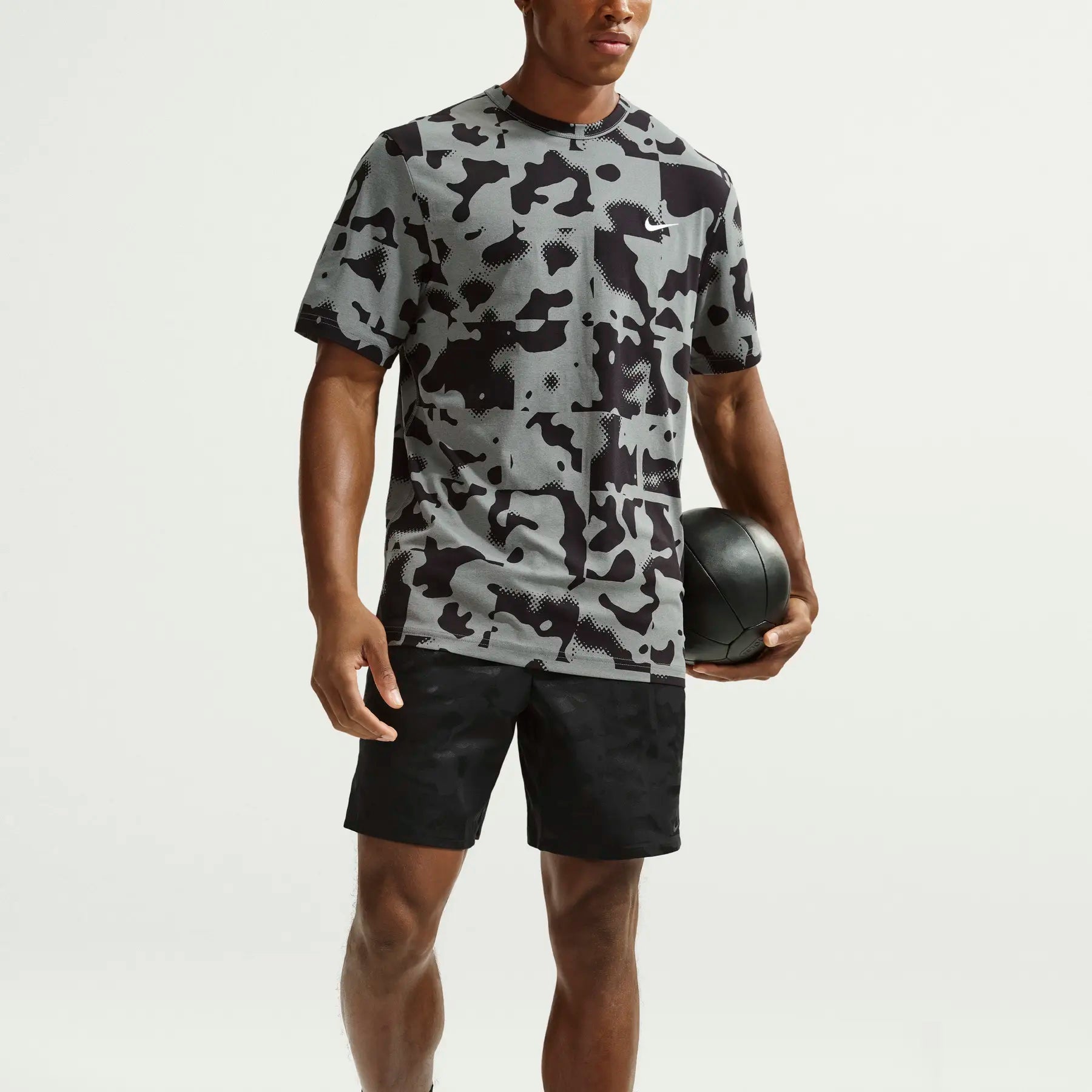 Мъжки къс панталон Nike Dri-FIT Unlined Jacquard Shorts IF2218-010
модел отпред