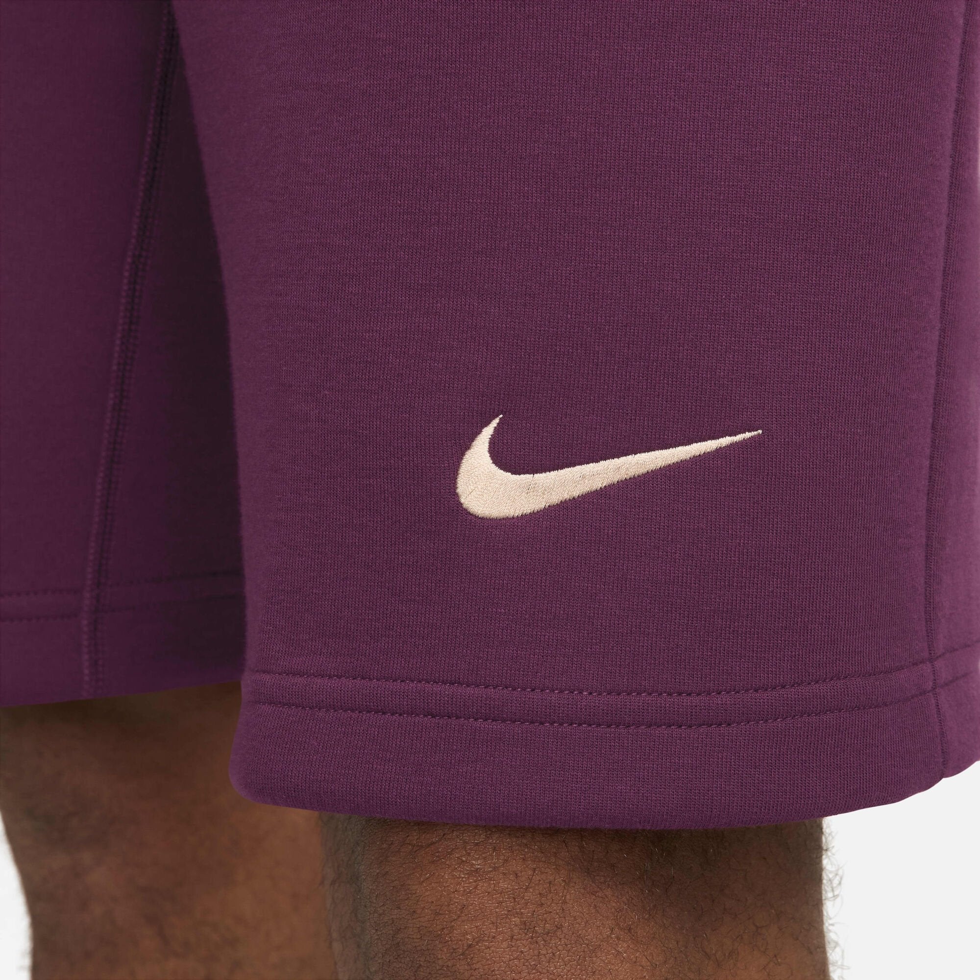 Мъжки къс панталон Nike PSG Tech Fleece Shorts - FN8481-610 лого Nike