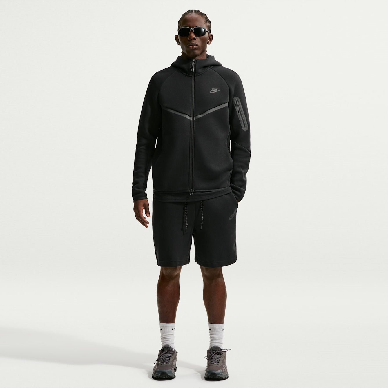 Мъжки къс панталон Nike Tech Fleece Shorts - IM0693-010 модел отпред